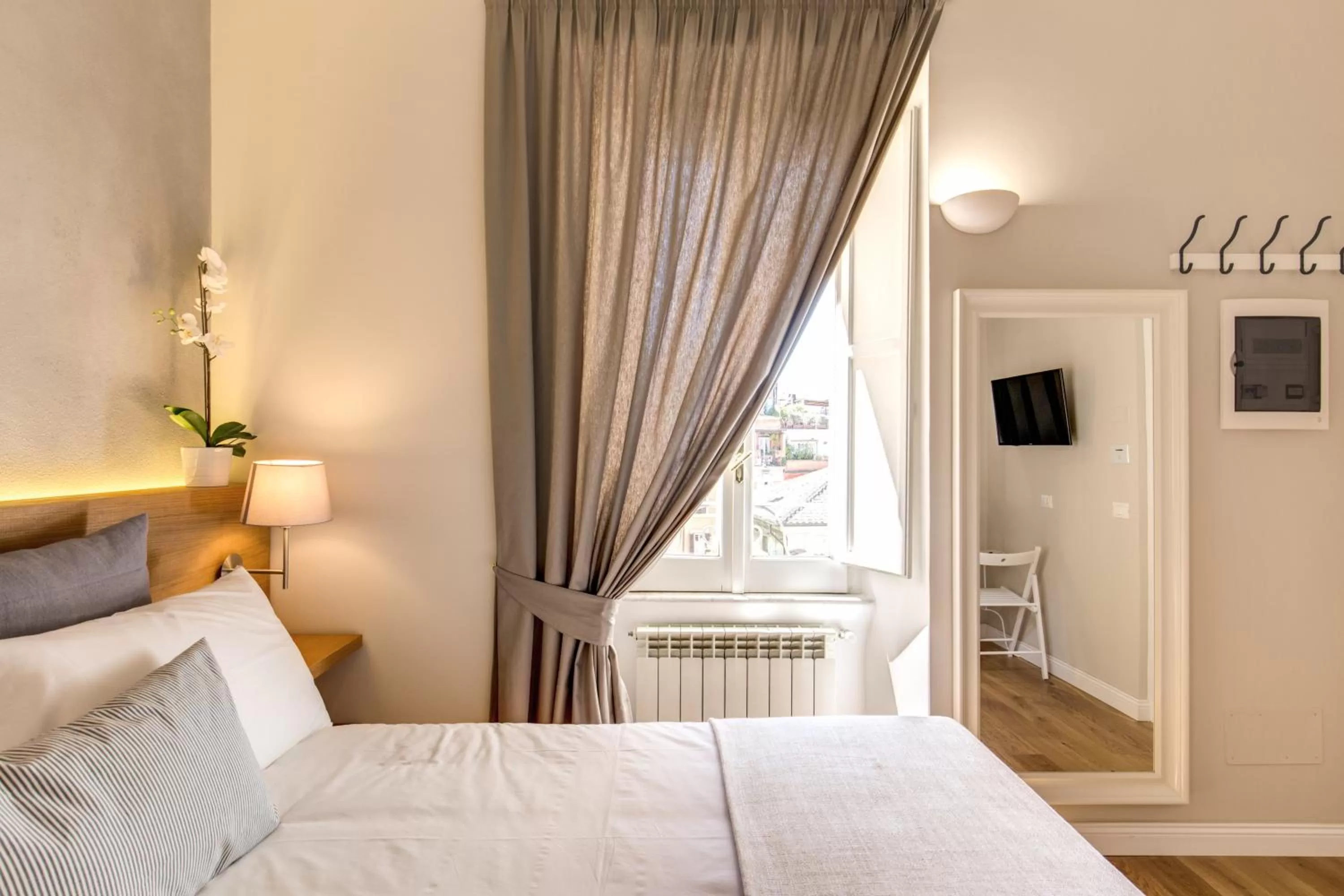 Bedroom, Bed in The Spanish Suite Campo de' Fiori