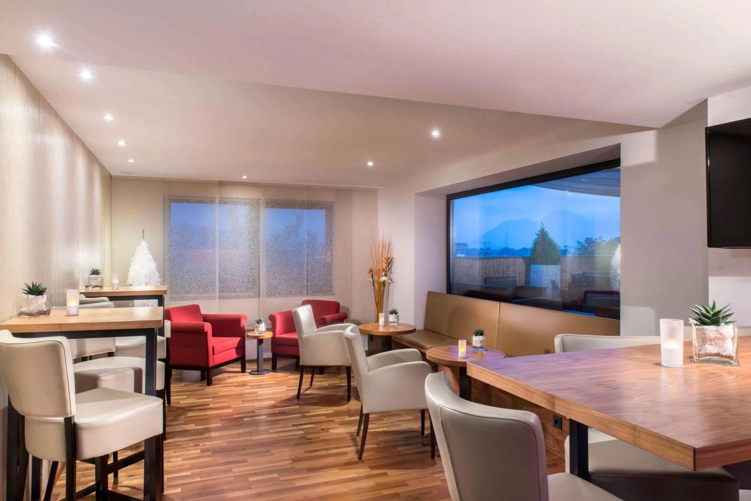 Lounge or bar in Wyndham Grand Salzburg Conference Centre