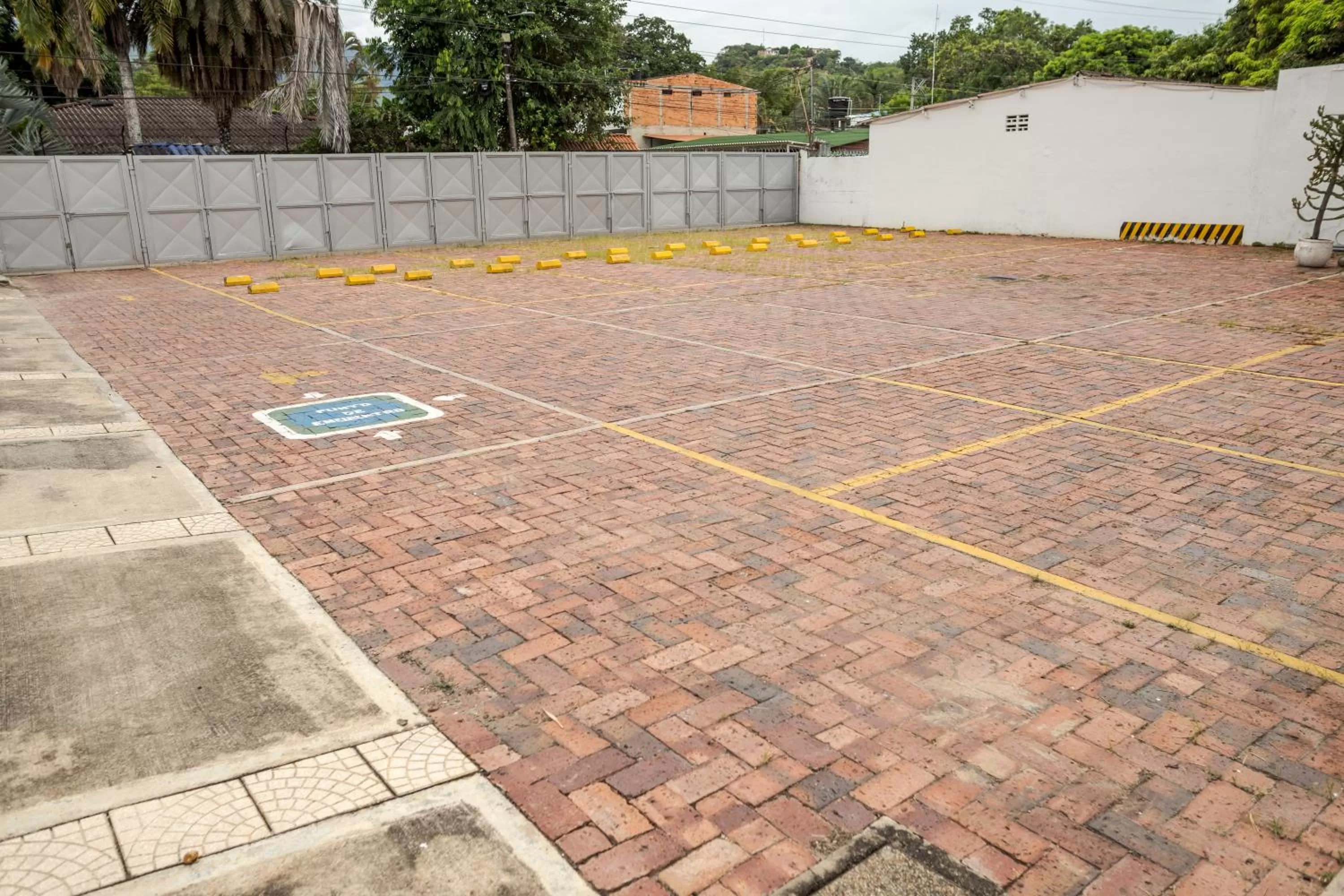 Parking in Hotel Manantial Melgar