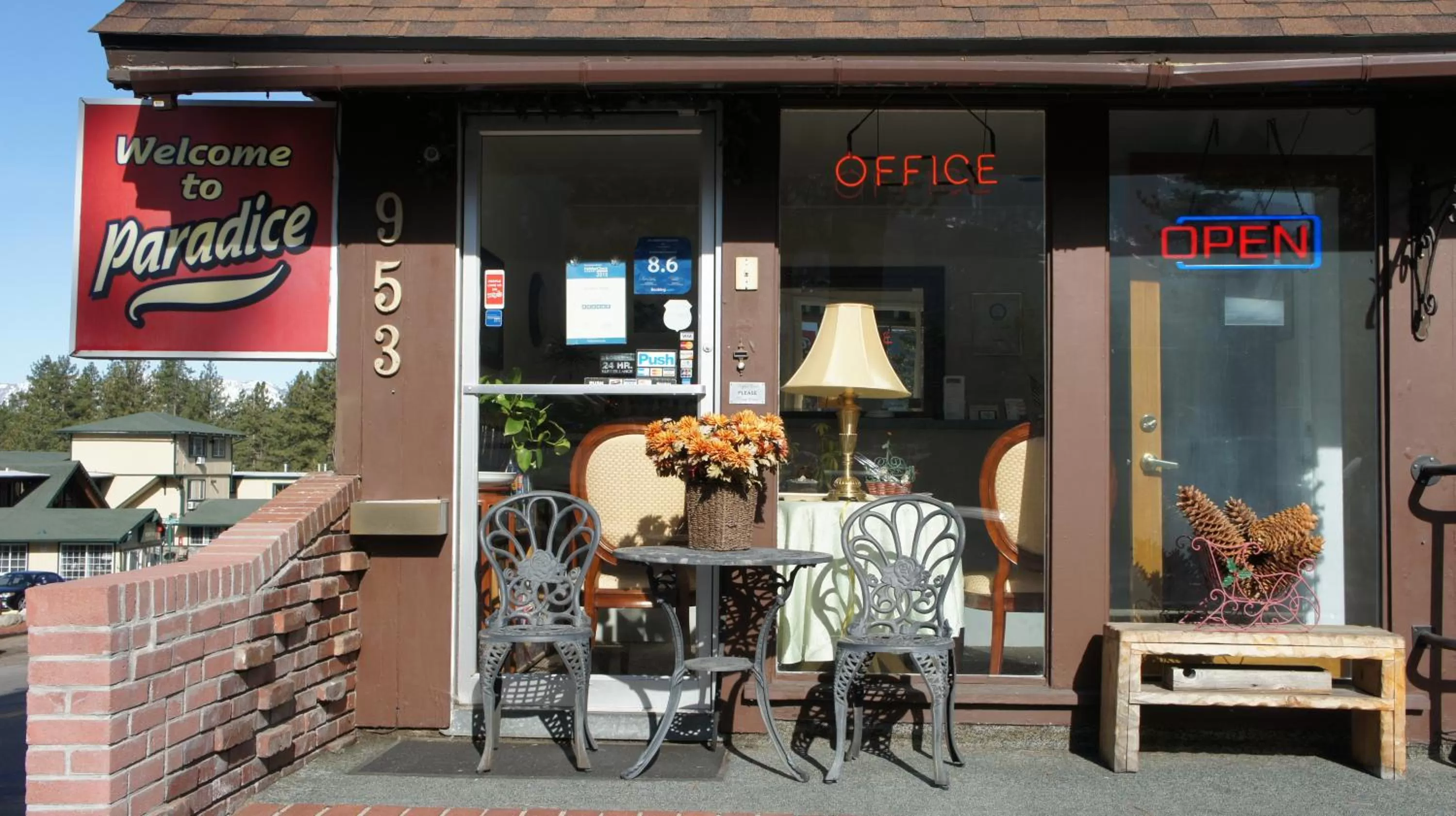 Facade/entrance in Paradice Motel