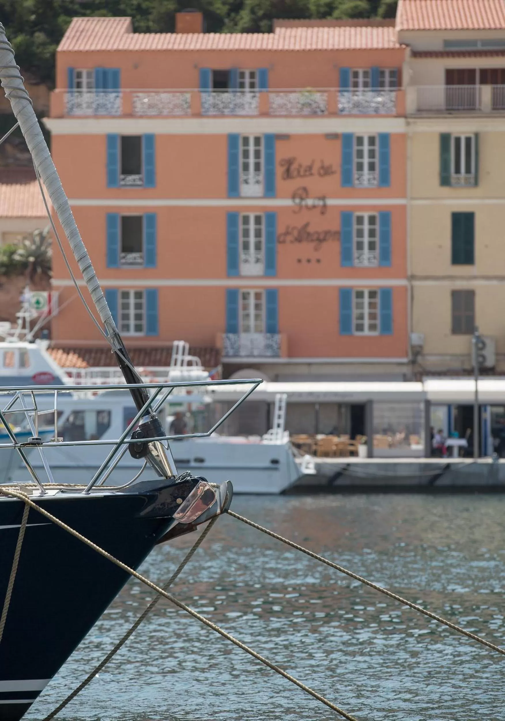 Facade/entrance in Best Western Hotel du Roy d'Aragon