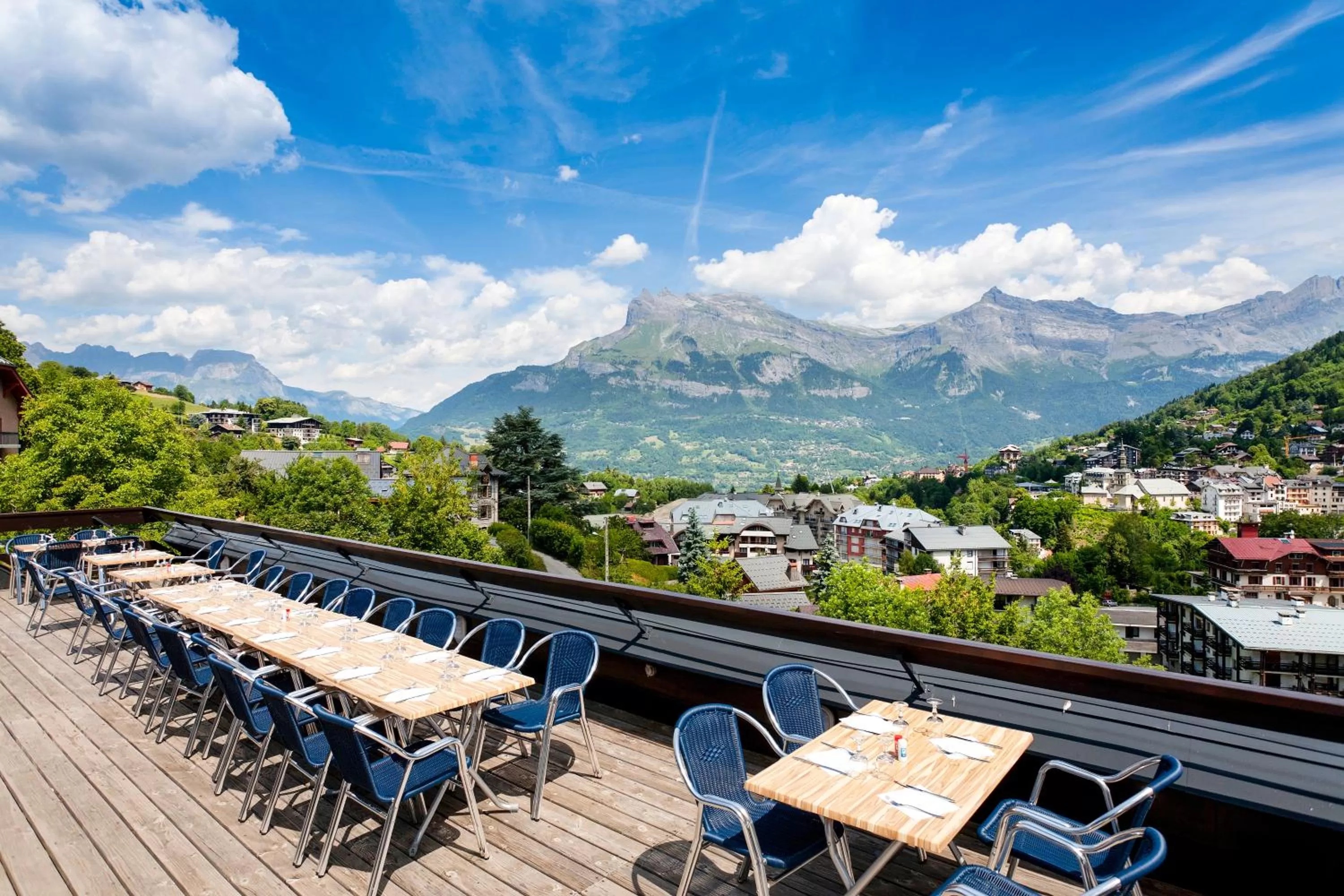 Balcony/Terrace in SOWELL HOTELS Mont Blanc et SPA