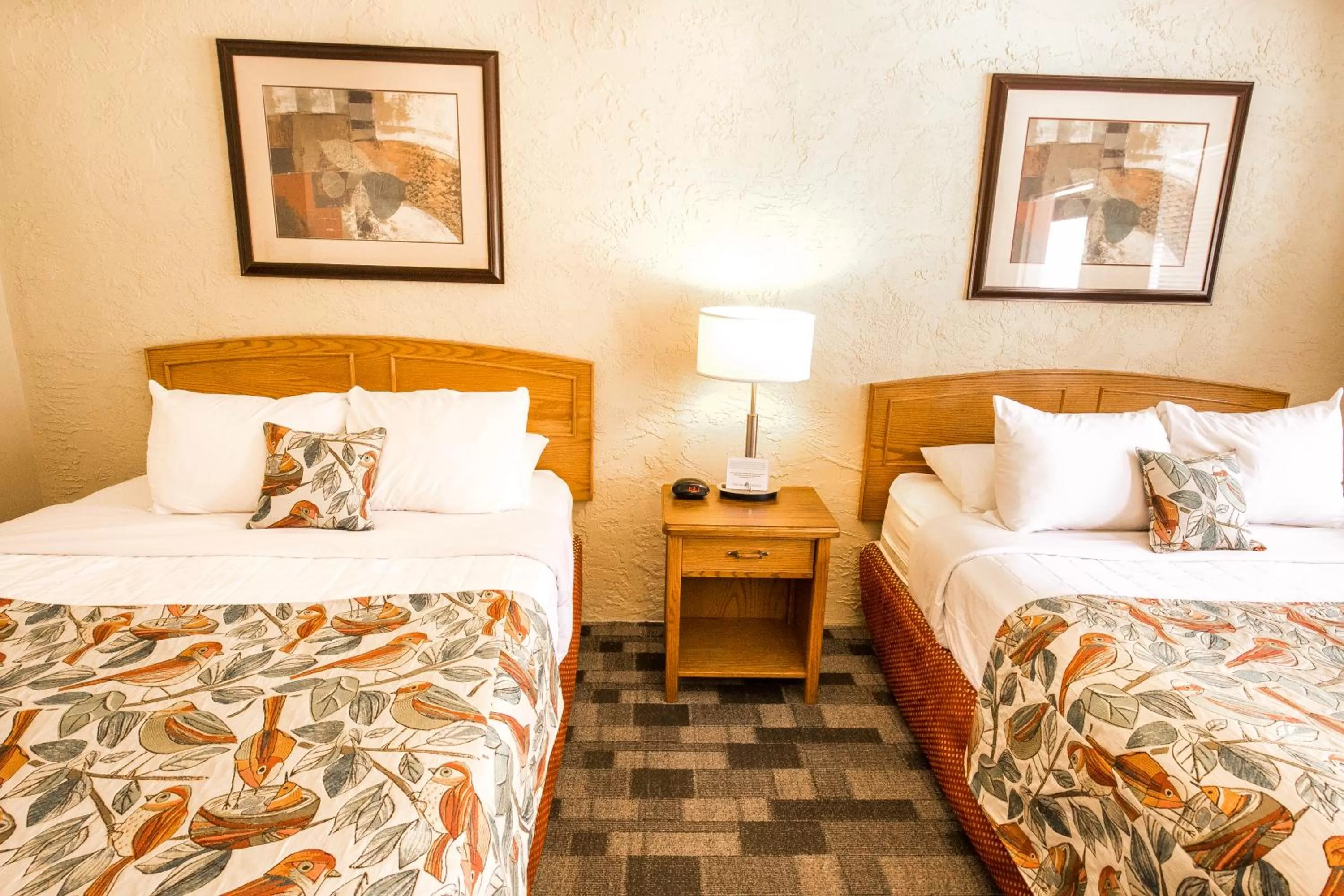 Photo of the whole room, Bed in Crystal Springs Lodge