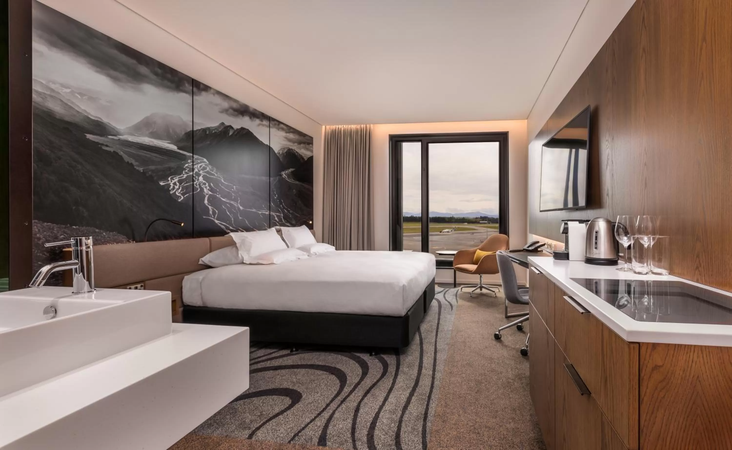 Photo of the whole room, Bed in Novotel Christchurch Airport