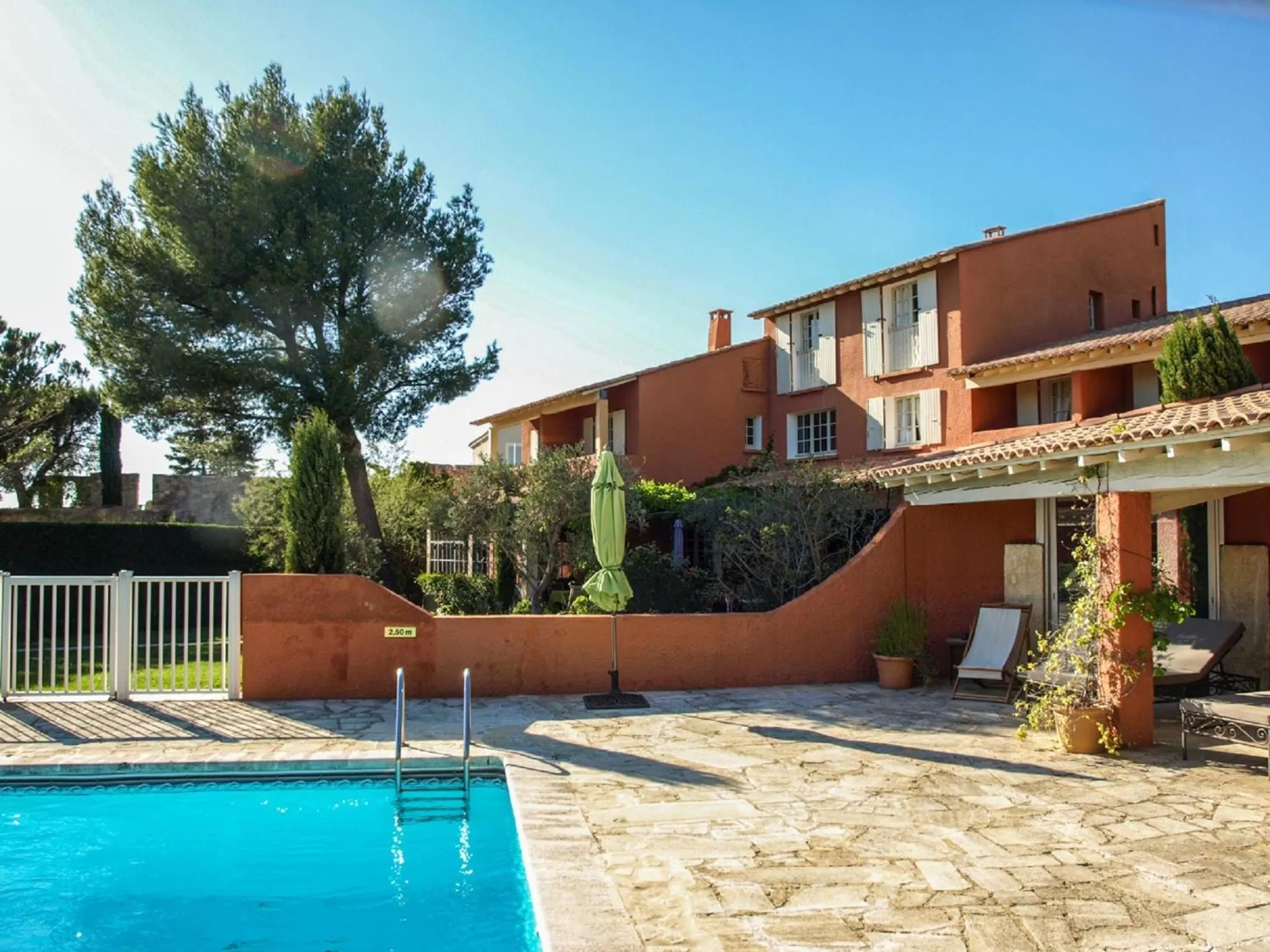 Swimming pool, Property Building in Castillon Des Baux