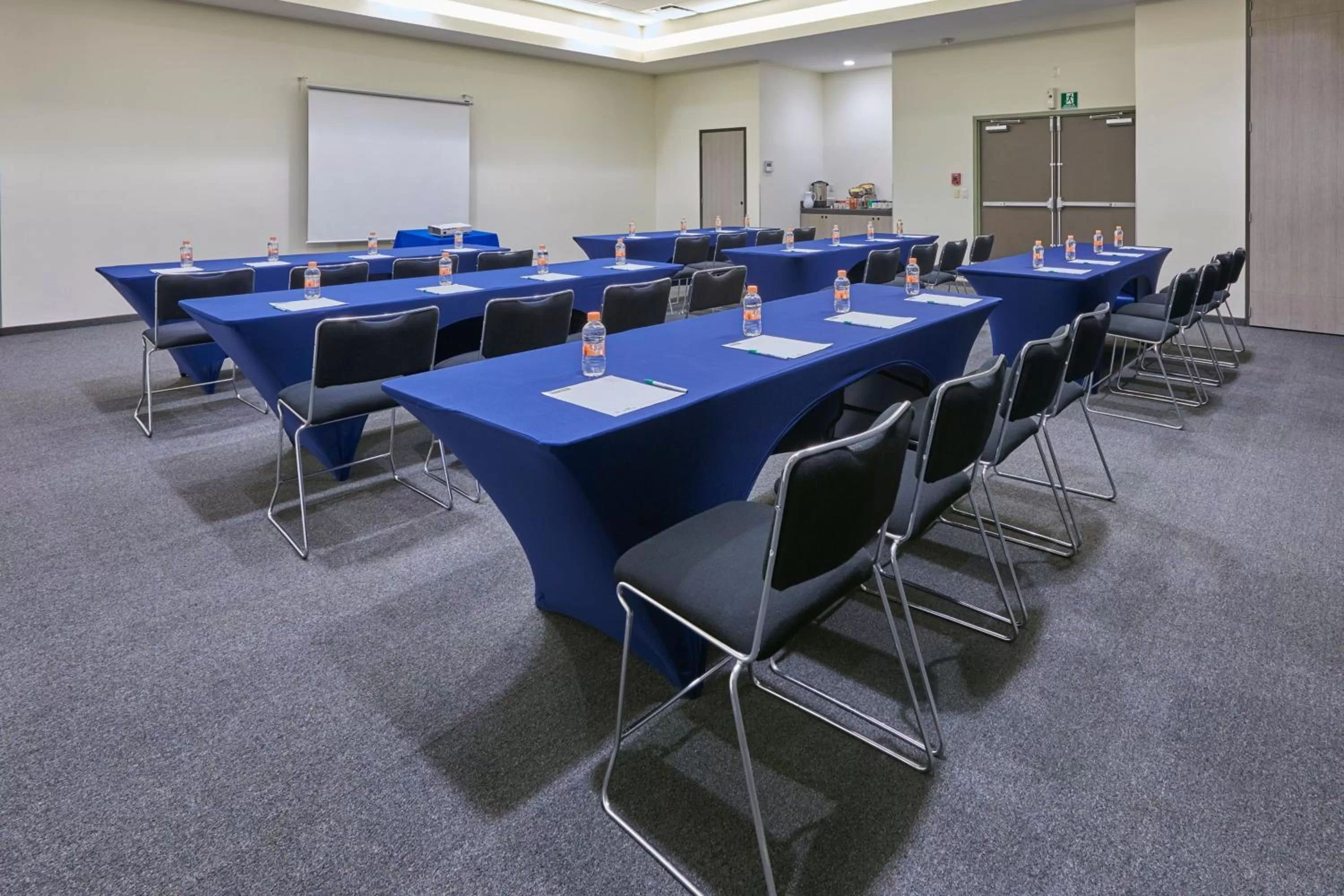 Meeting/conference room in City Express Junior by Marriott Puebla FINSA