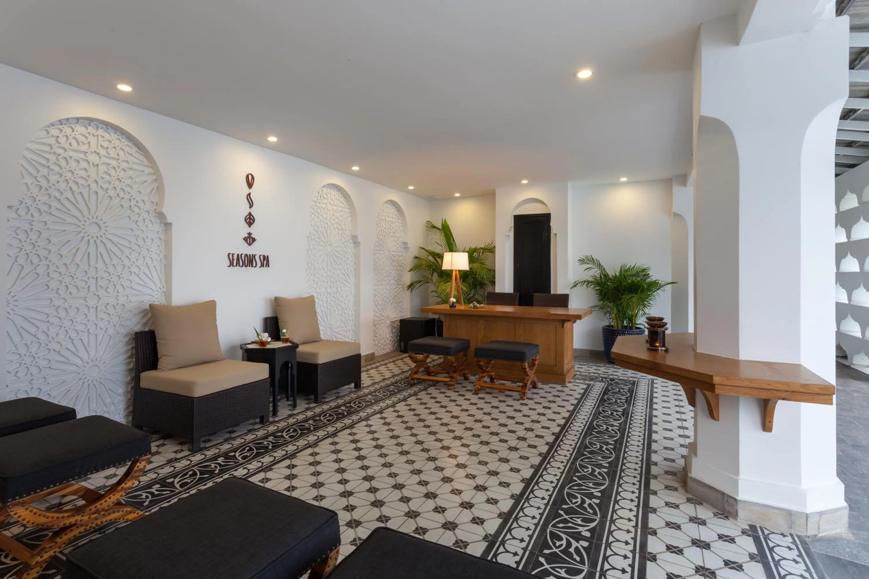 Restaurant/places to eat in Sarai and Wander Resort