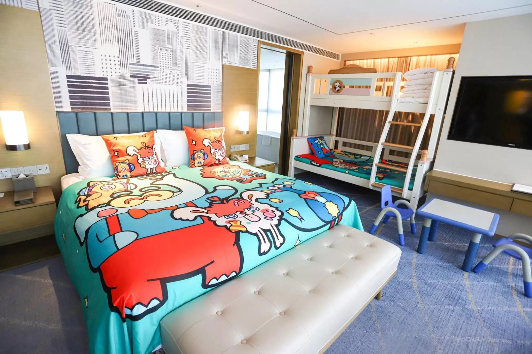 Photo of the whole room, Bed in Holiday Inn & Suites Lanzhou Center, an IHG Hotel