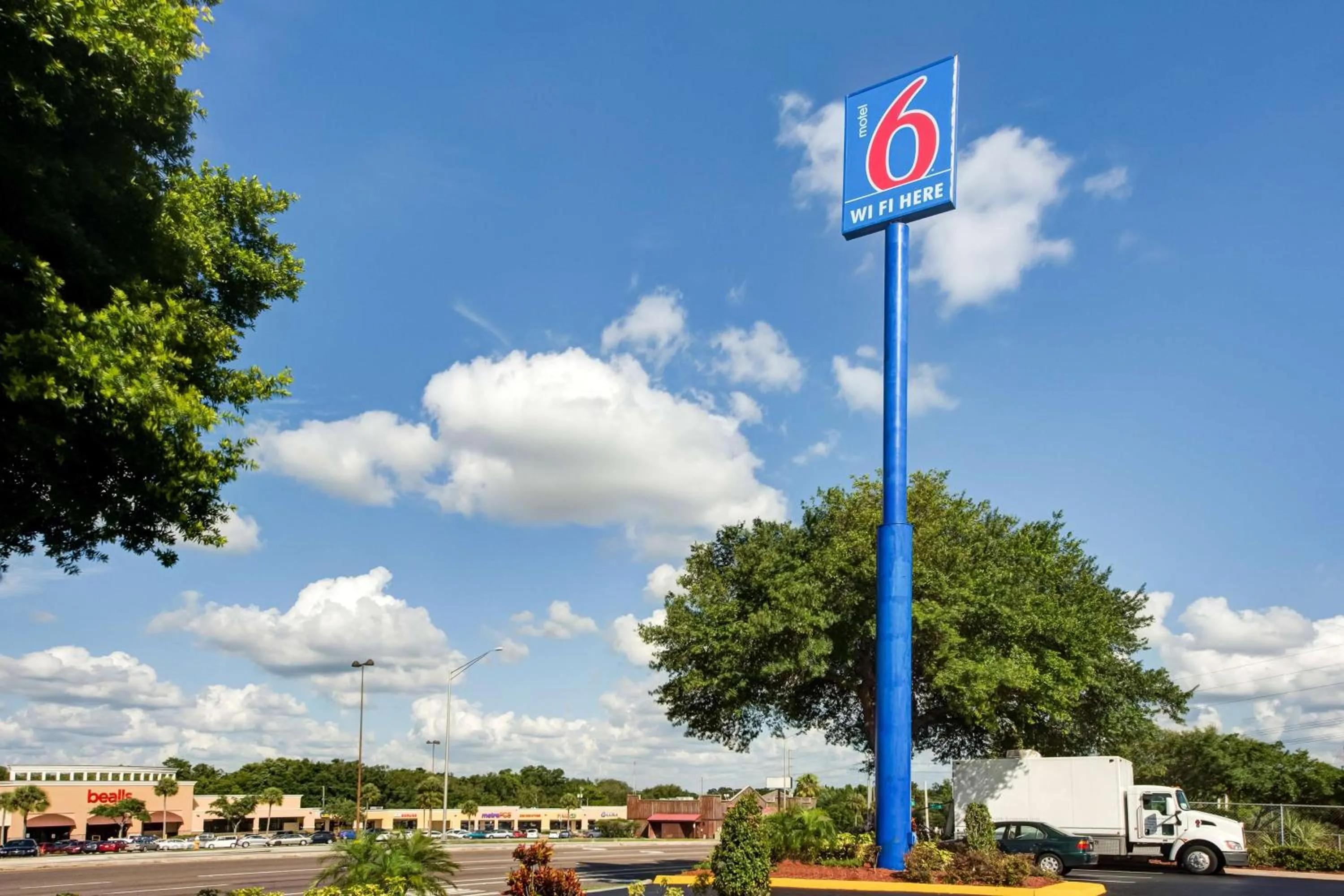 Property building in Motel 6-Lakeland, FL