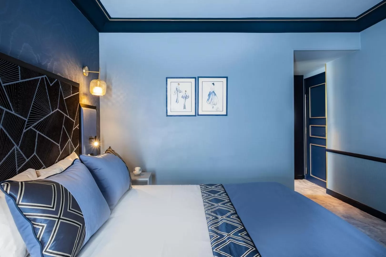 Photo of the whole room, Bed in Hôtel le Derby Alma by Inwood Hotels