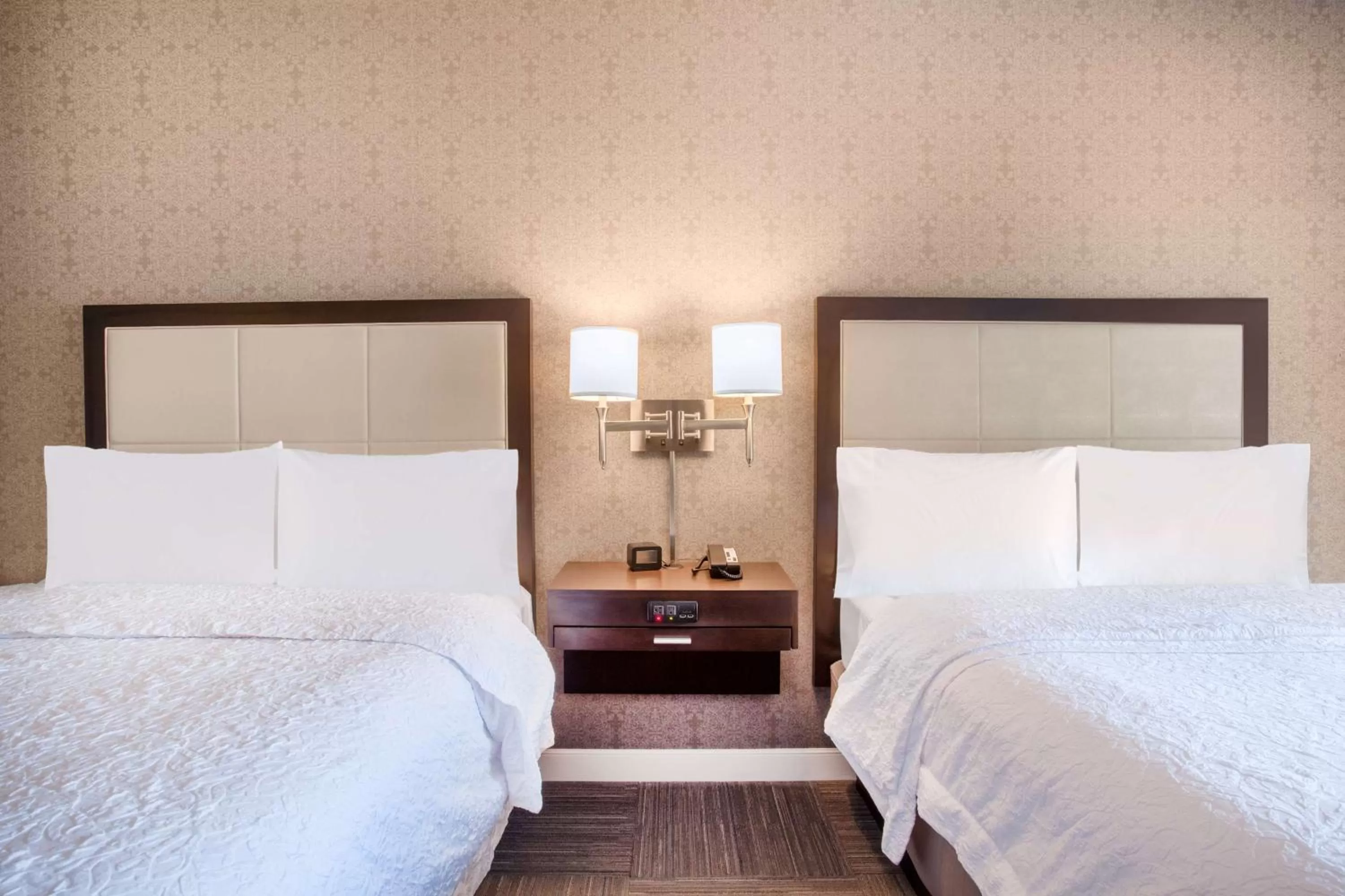 Bed in Hampton Inn Rochester Penfield, Ny