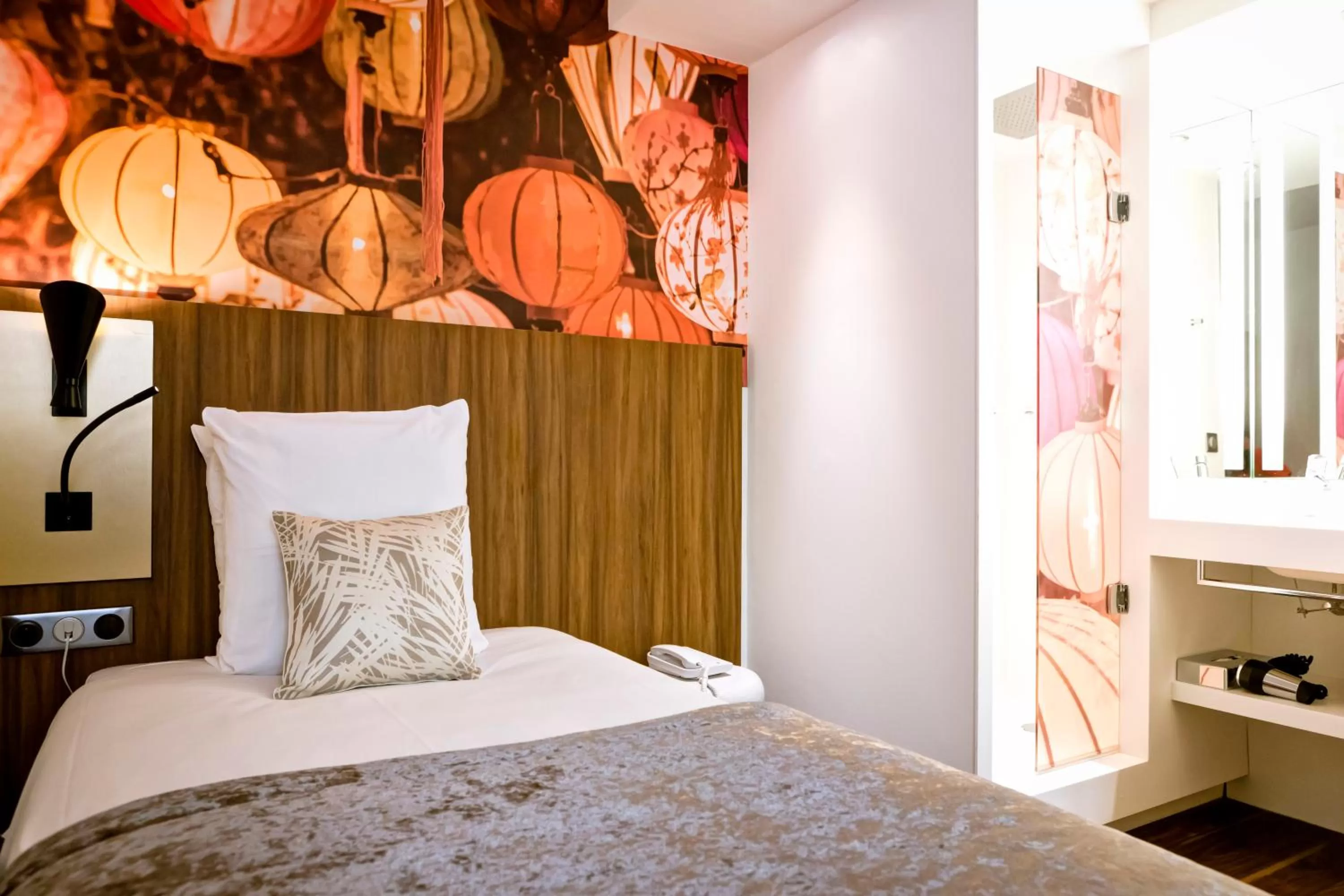 Bedroom, Bed in Mercure Lyon Centre Plaza République