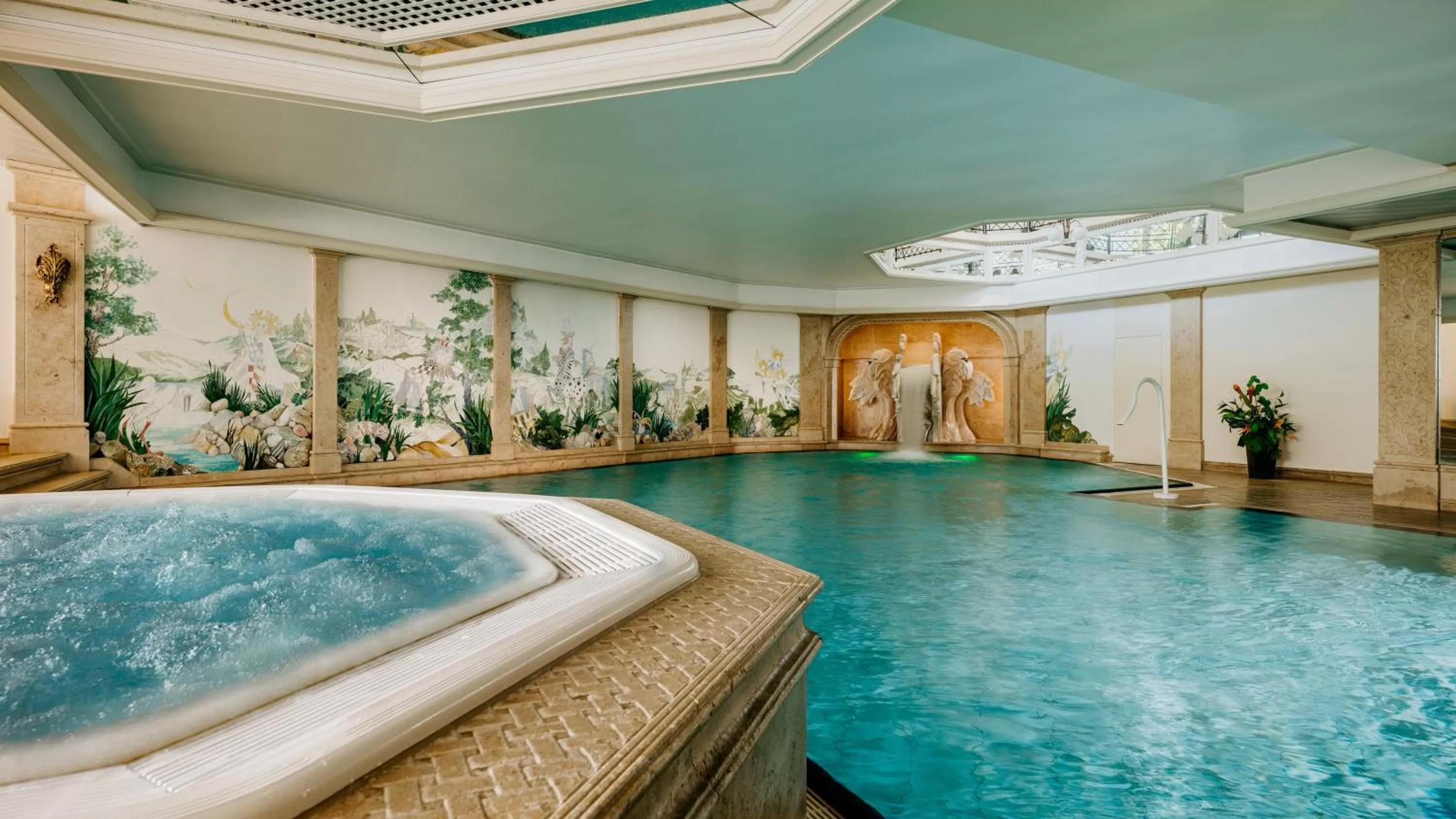 Hot Tub in Romantik Berghotel Astenkrone