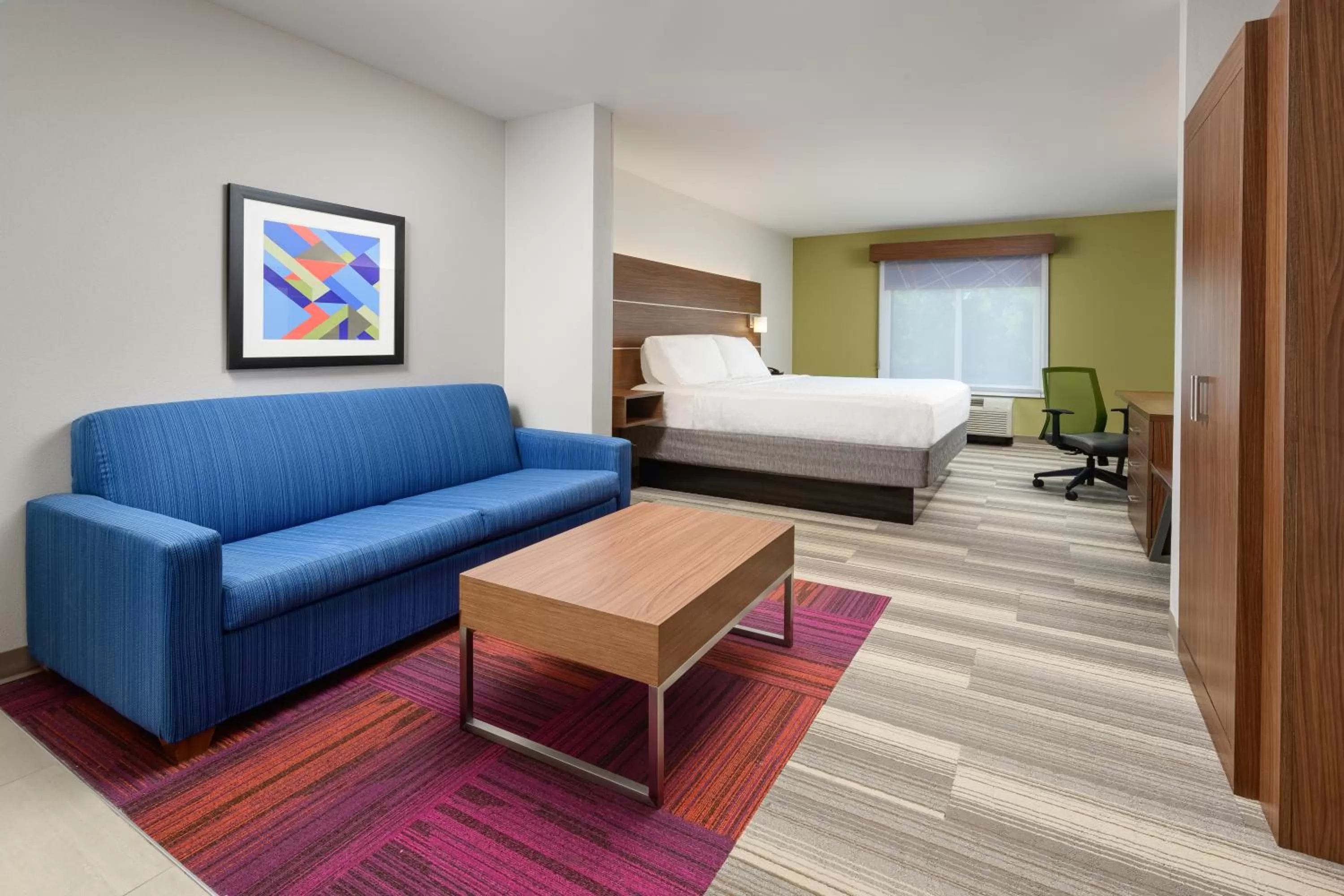 Photo of the whole room, Bed in Holiday Inn Express - Tullahoma by IHG