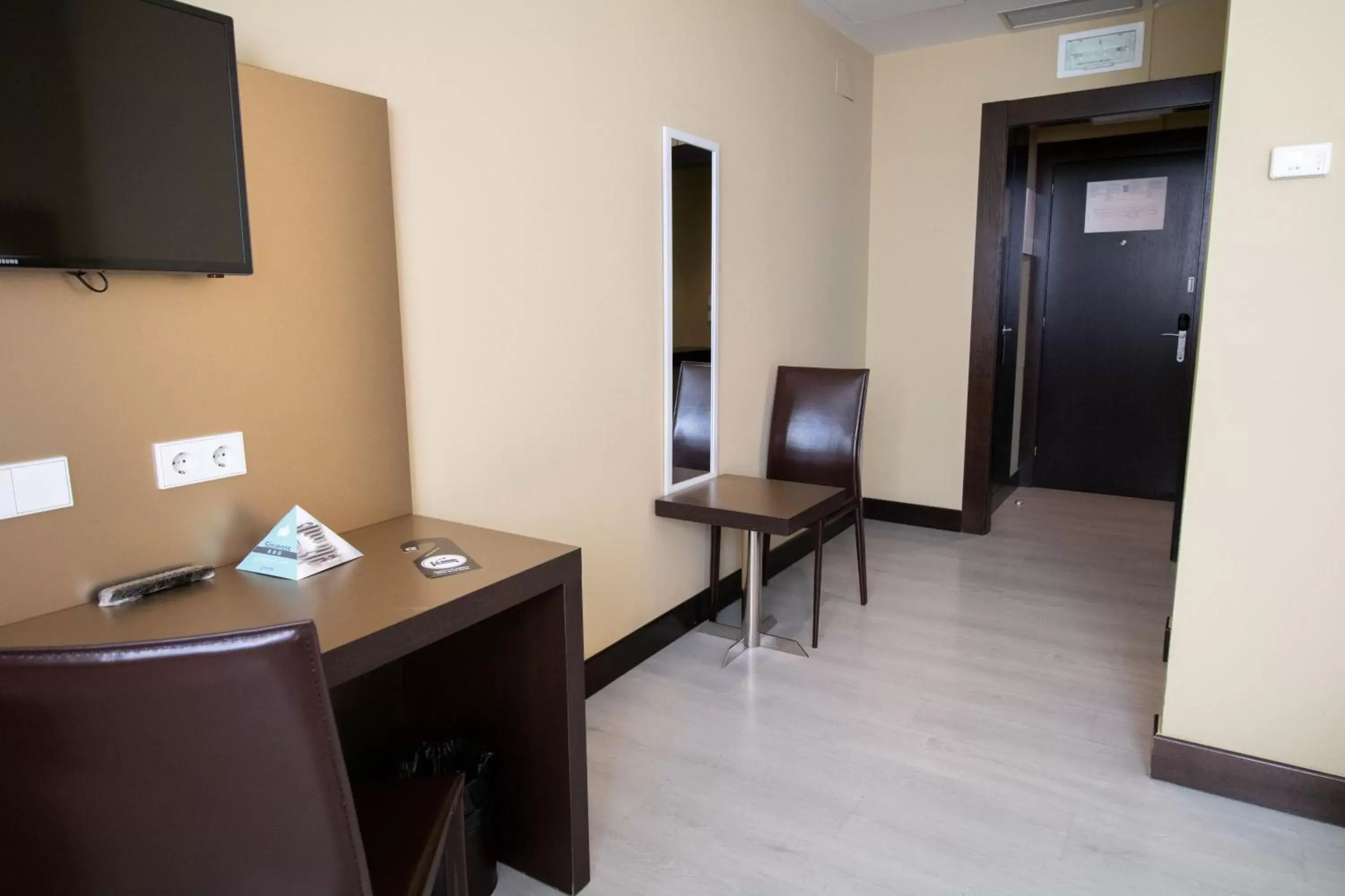 Budget Double Room in Alda Route 42 Budget Double Room in Alda Route 42