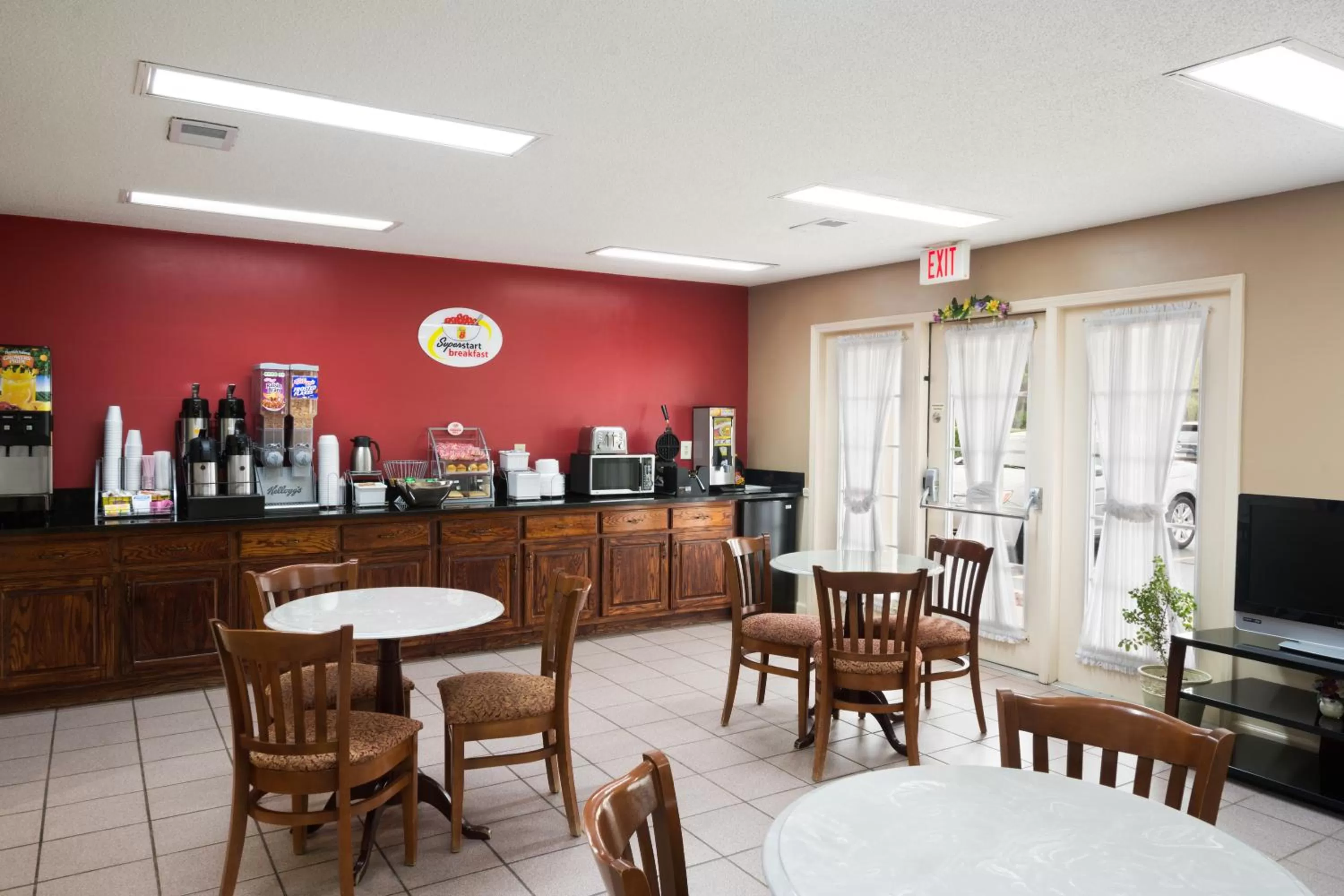 Restaurant/places to eat in Super 8 by Wyndham Garner/Clayton/Raleigh