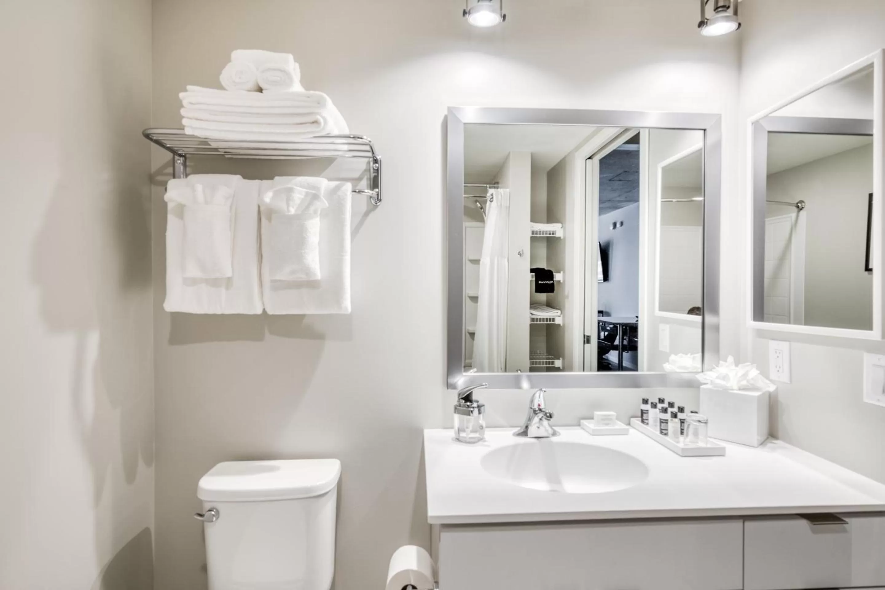 Bathroom in Mint House Minneapolis - Downtown West