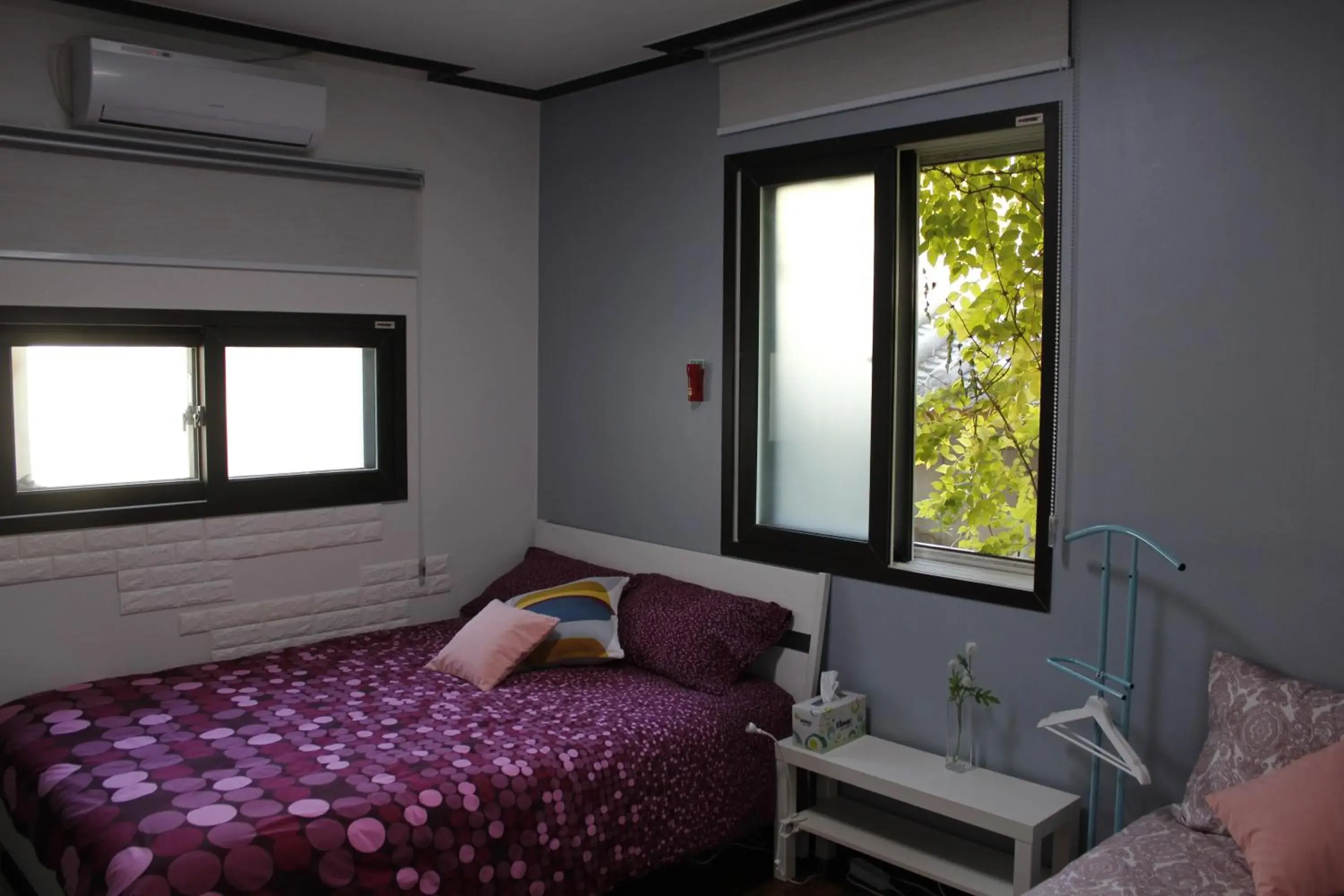 Triple Room with Private Bathroom in Jiwoljang Guesthouse Triple Room with Private Bathroom in Jiwoljang Guesthouse
