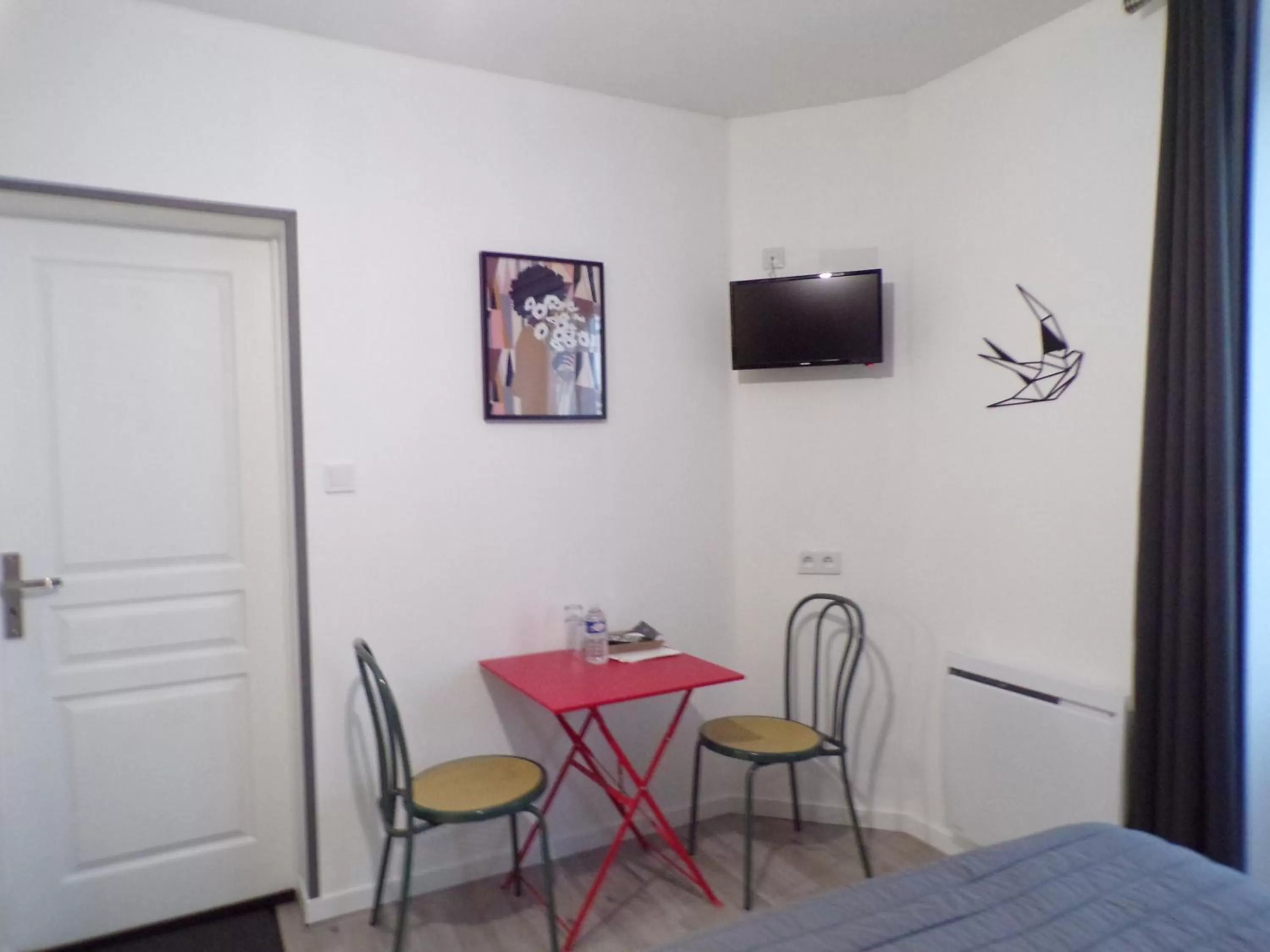 TV/Entertainment Center in A la Belle Etoile