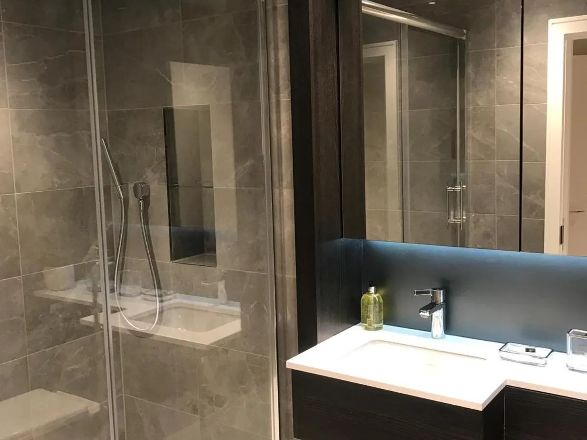 Other, Bathroom in Kew Bridge Apartments