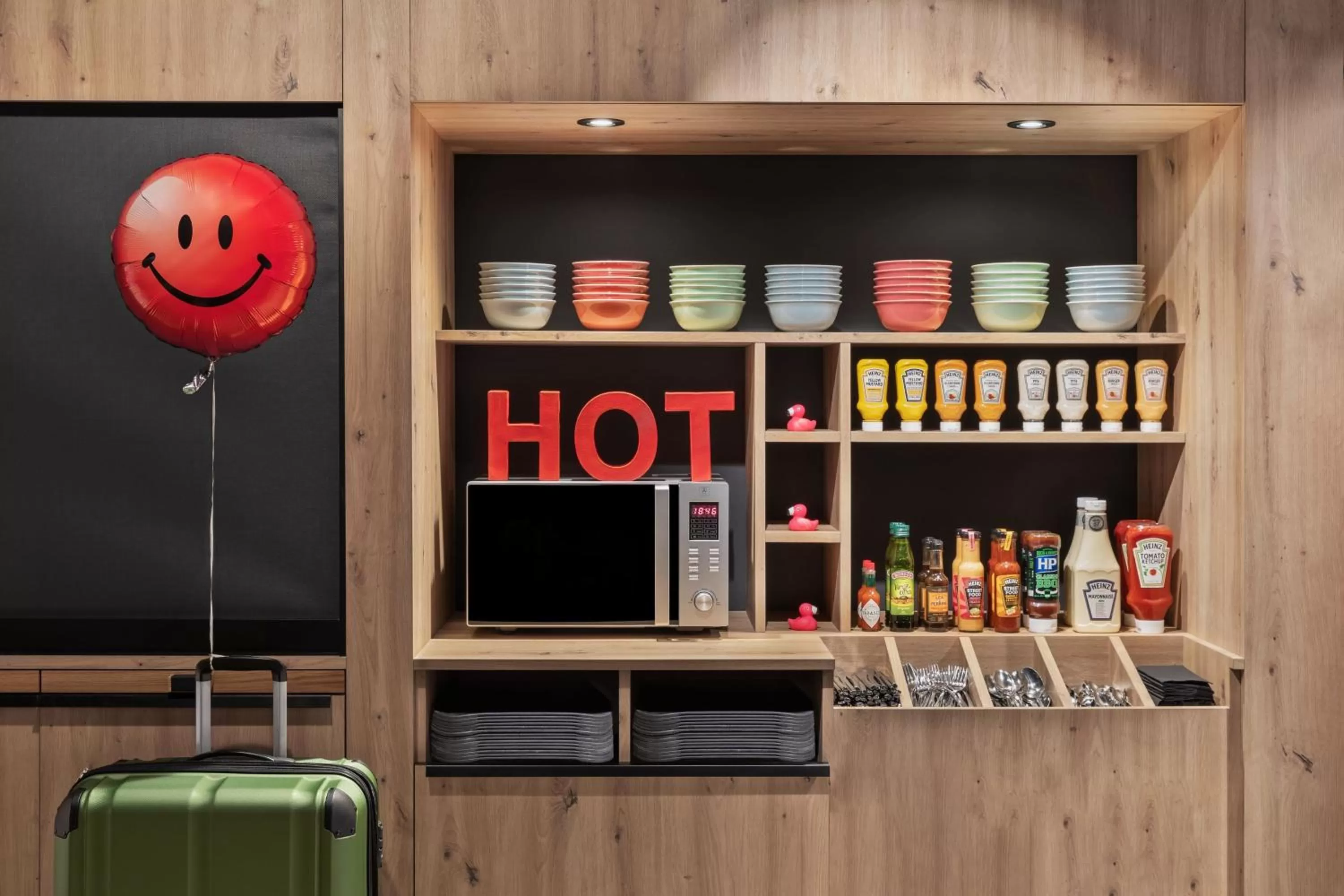 Restaurant/places to eat in Moxy Amiens