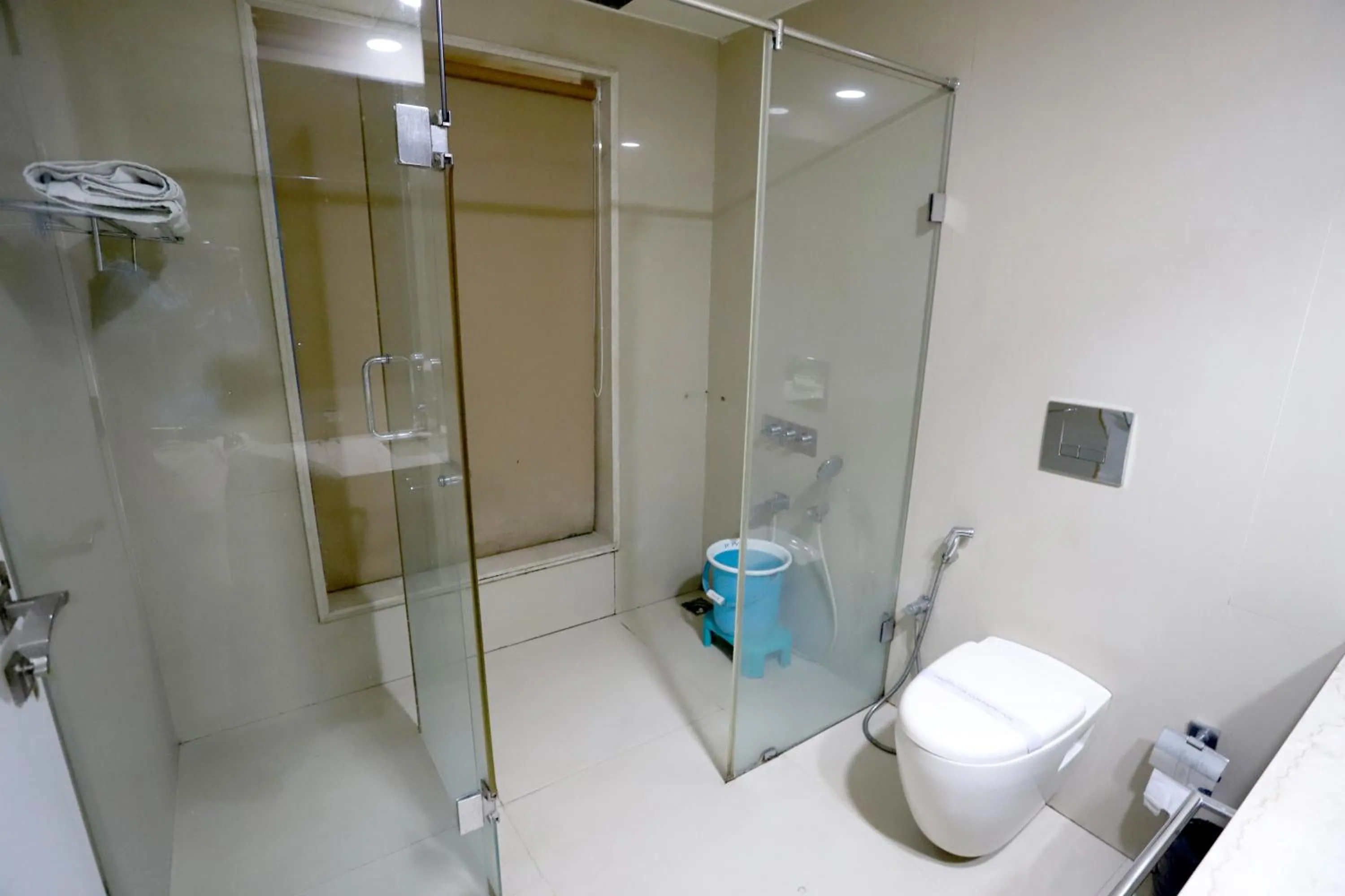 Shower in HOTEL BLUE PEARL