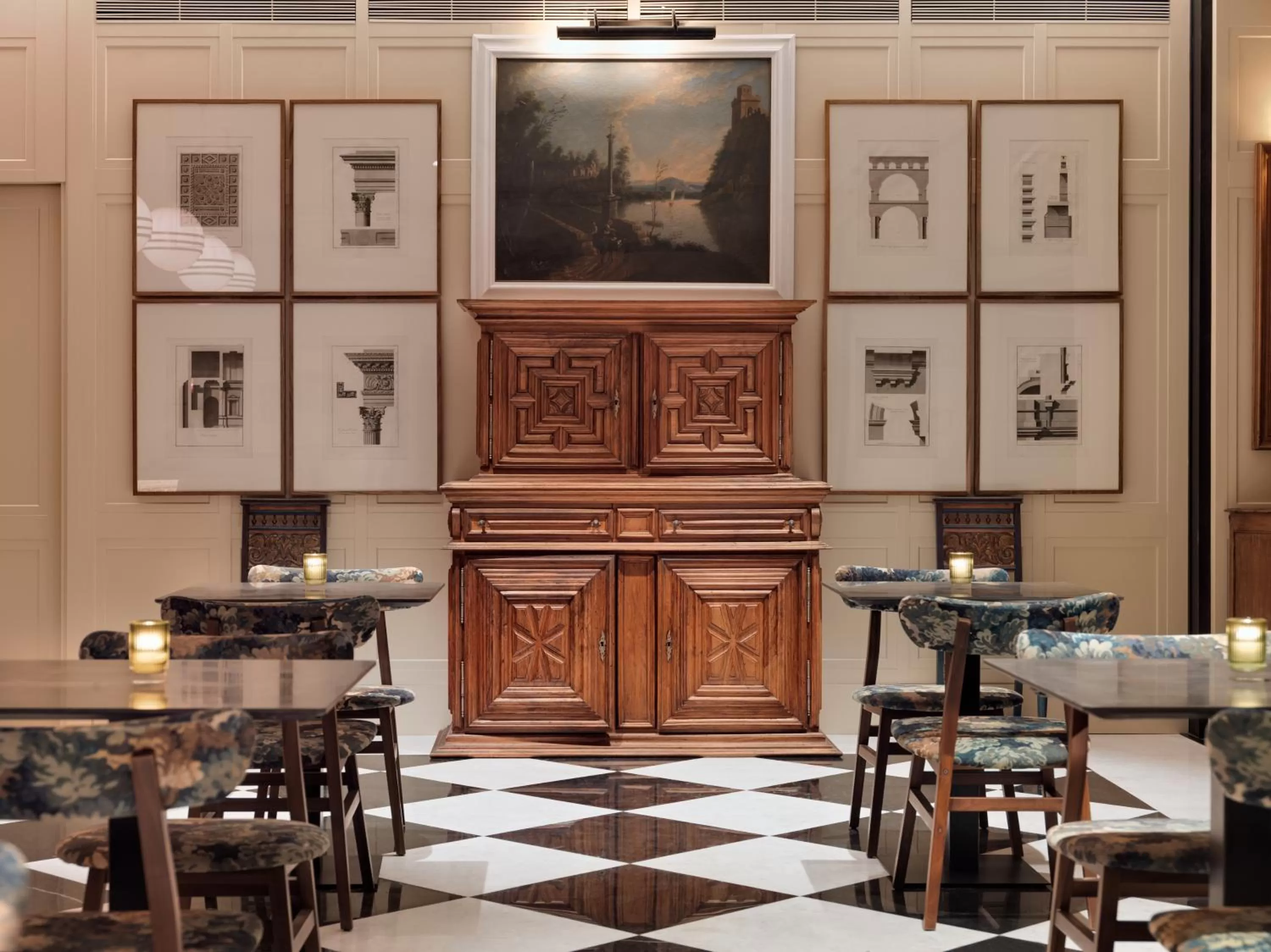 Lounge or bar in H10 Casa de la Plata