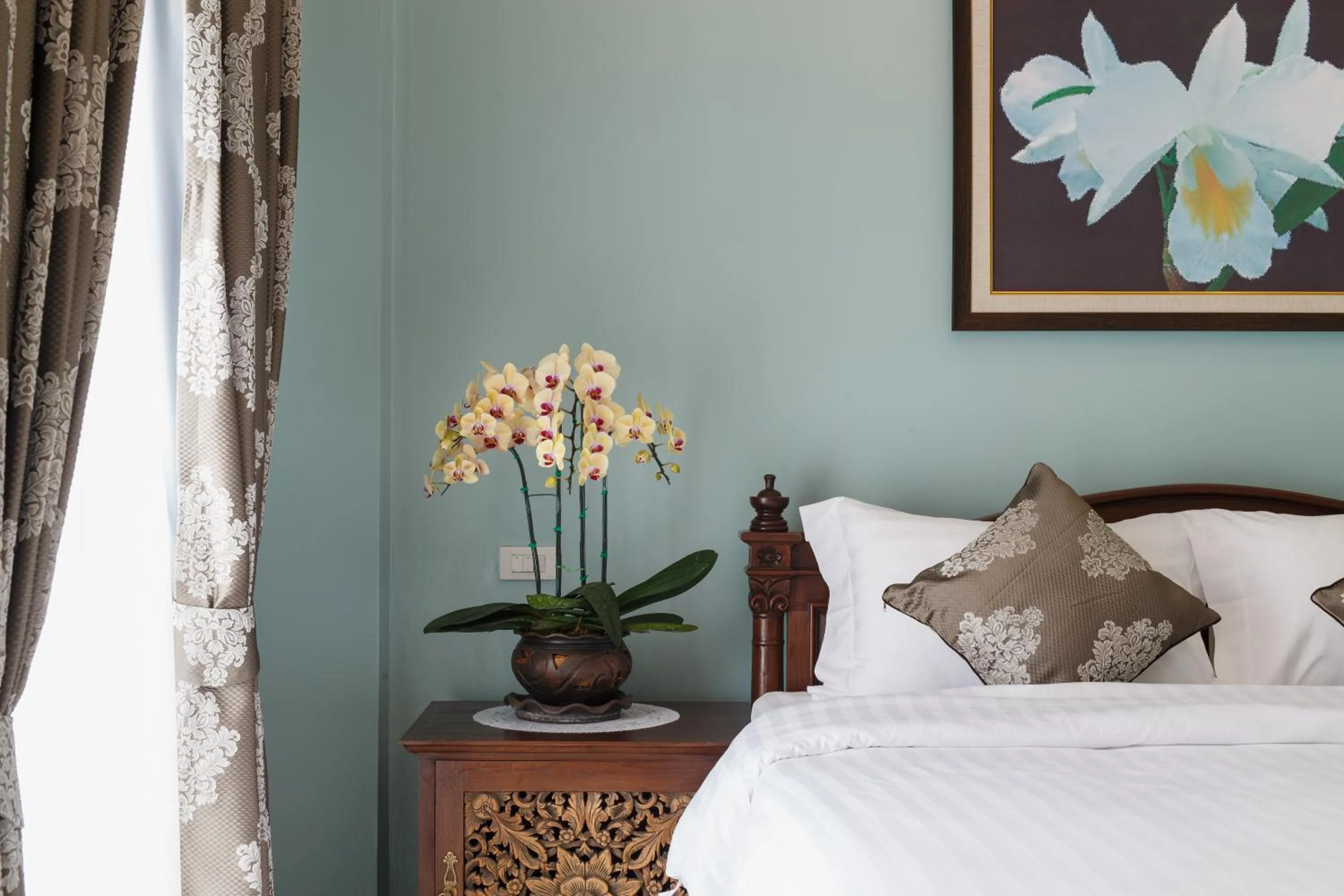 Bed in The Velvet Orchid