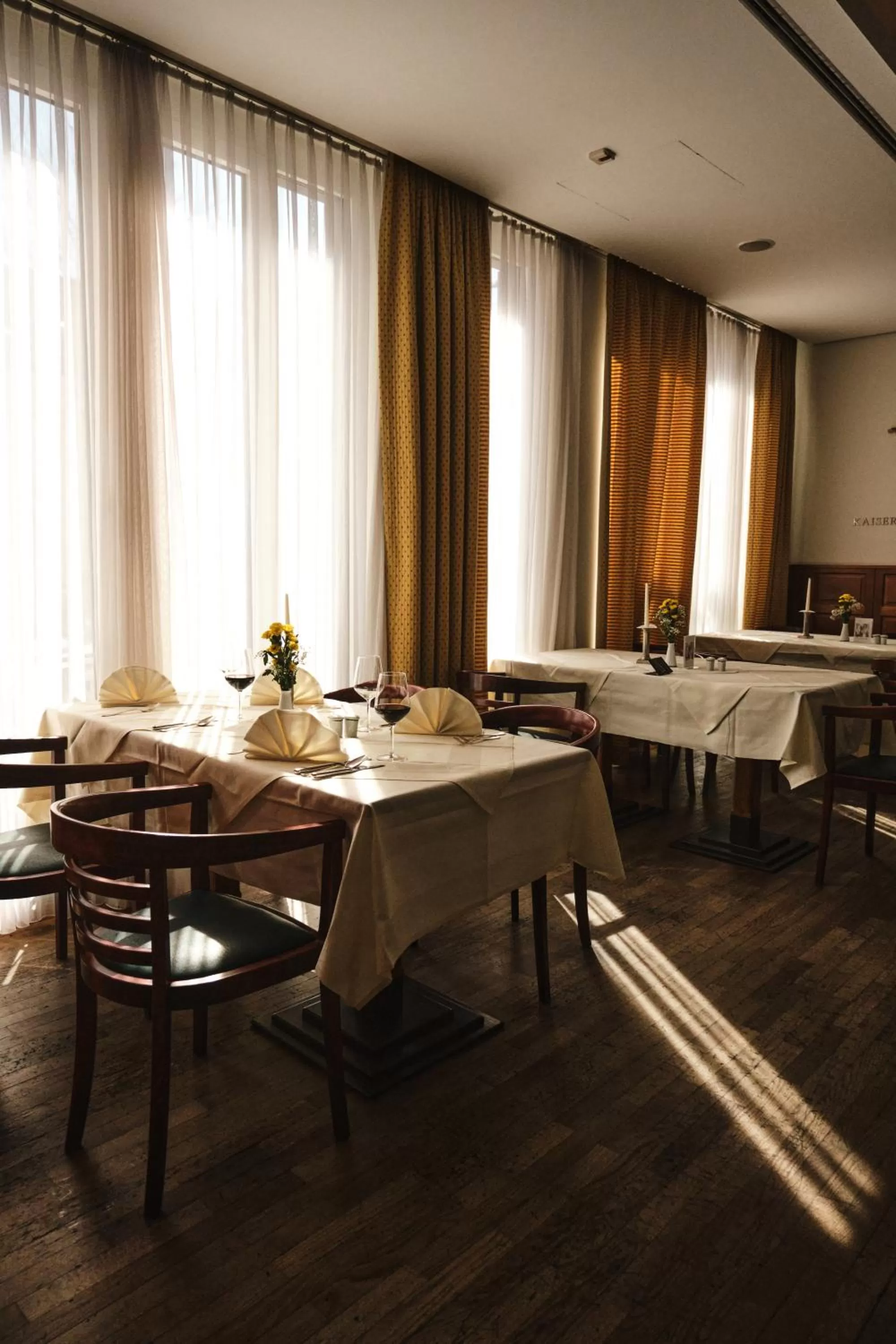 Restaurant/places to eat in Hotel Exel
