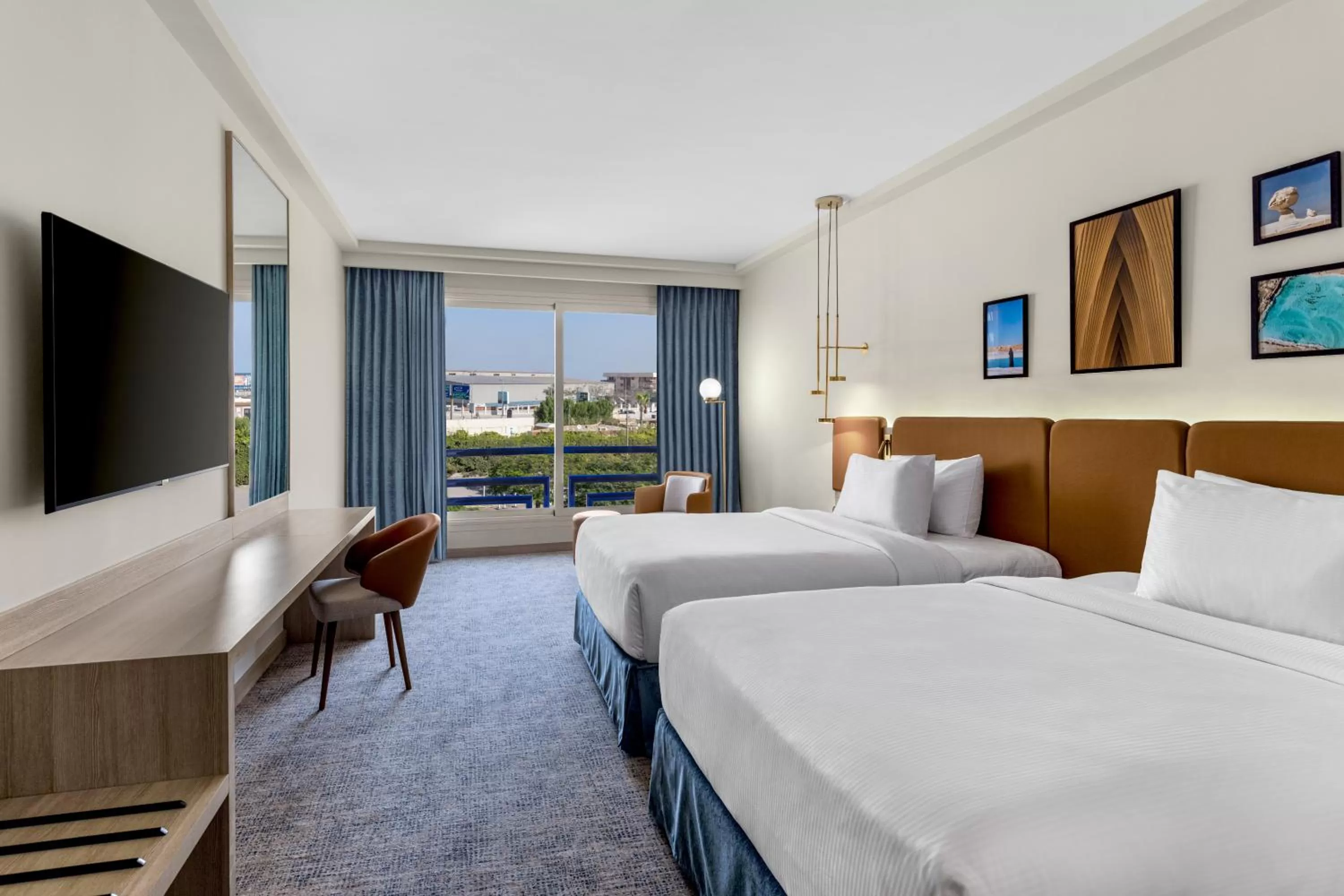 Bed in Hilton Alexandria Green Plaza