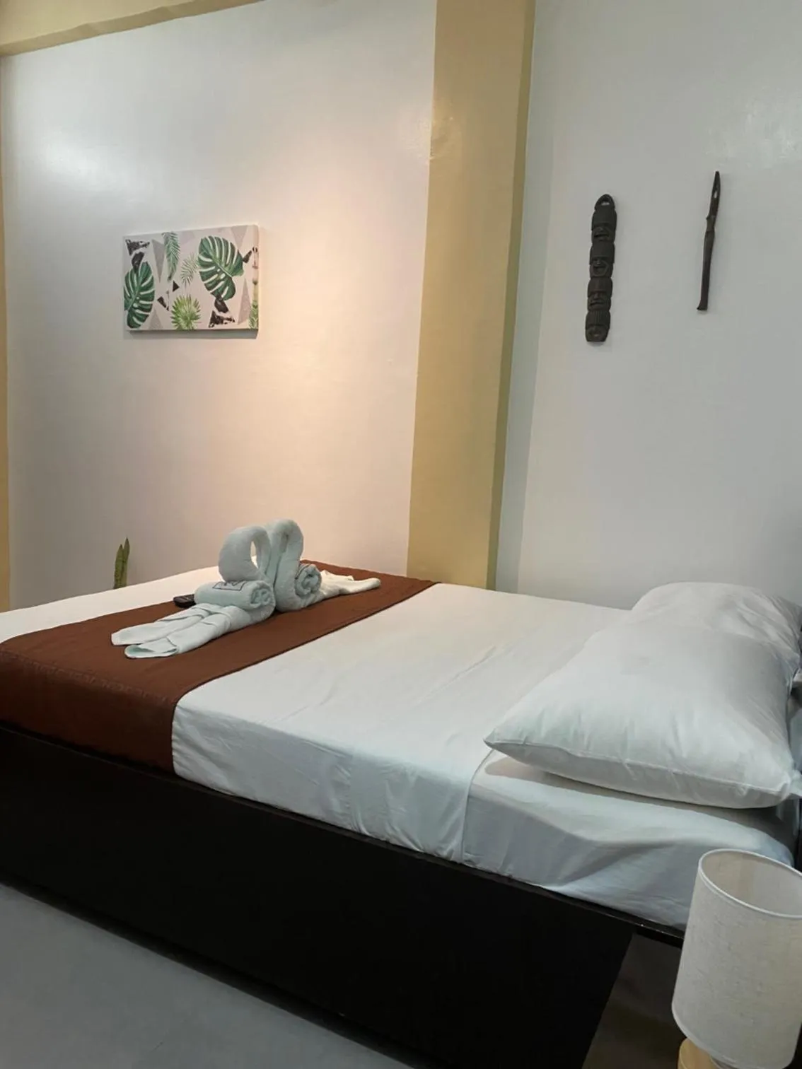 Bed in Papa Freds Beach Resort