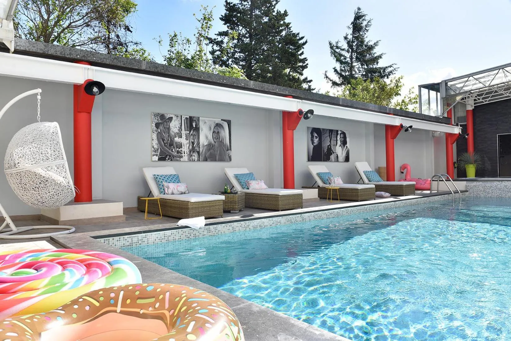 Swimming pool in Hôtel Arles Plaza