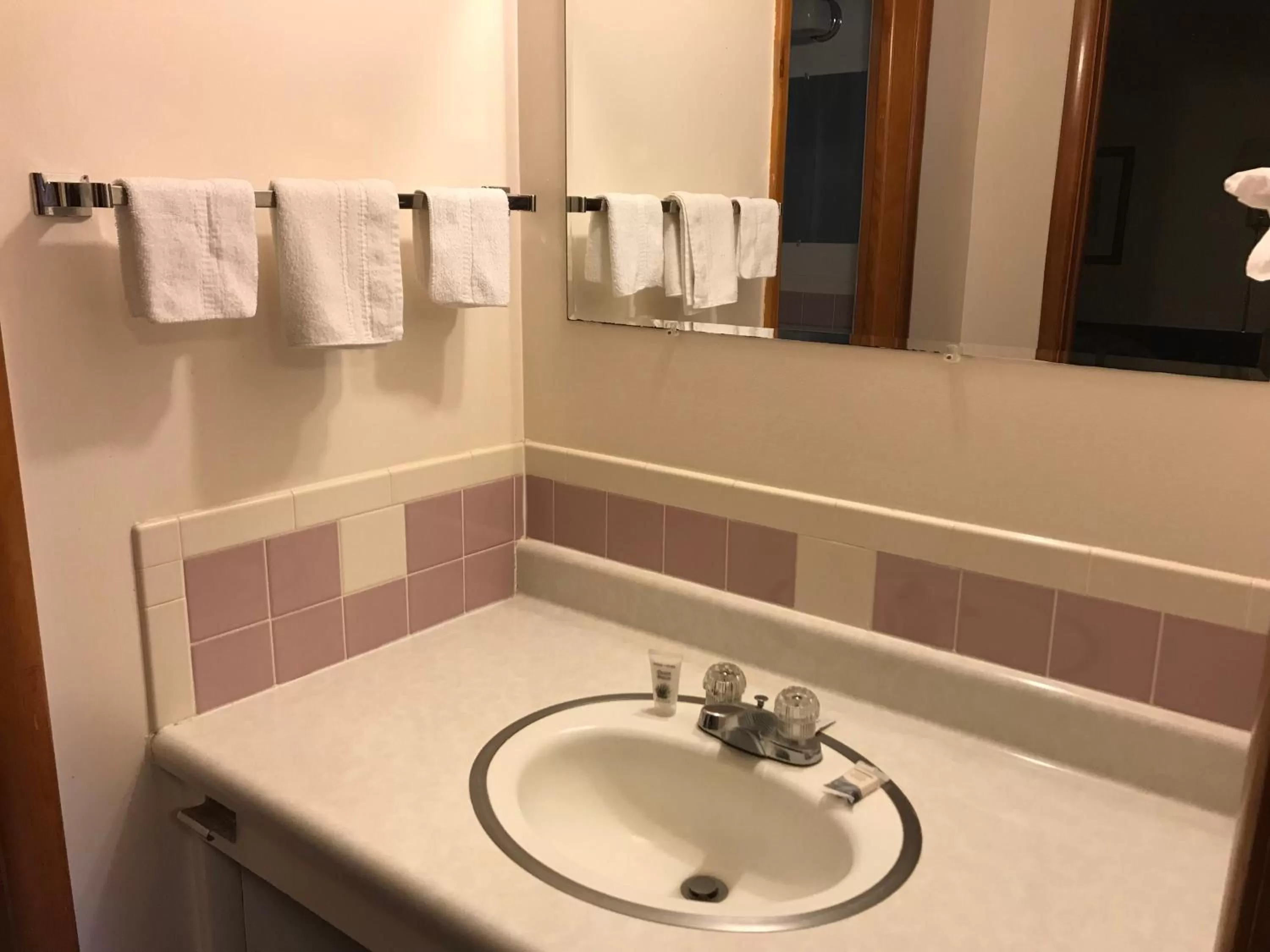 Bathroom in Motel Grand