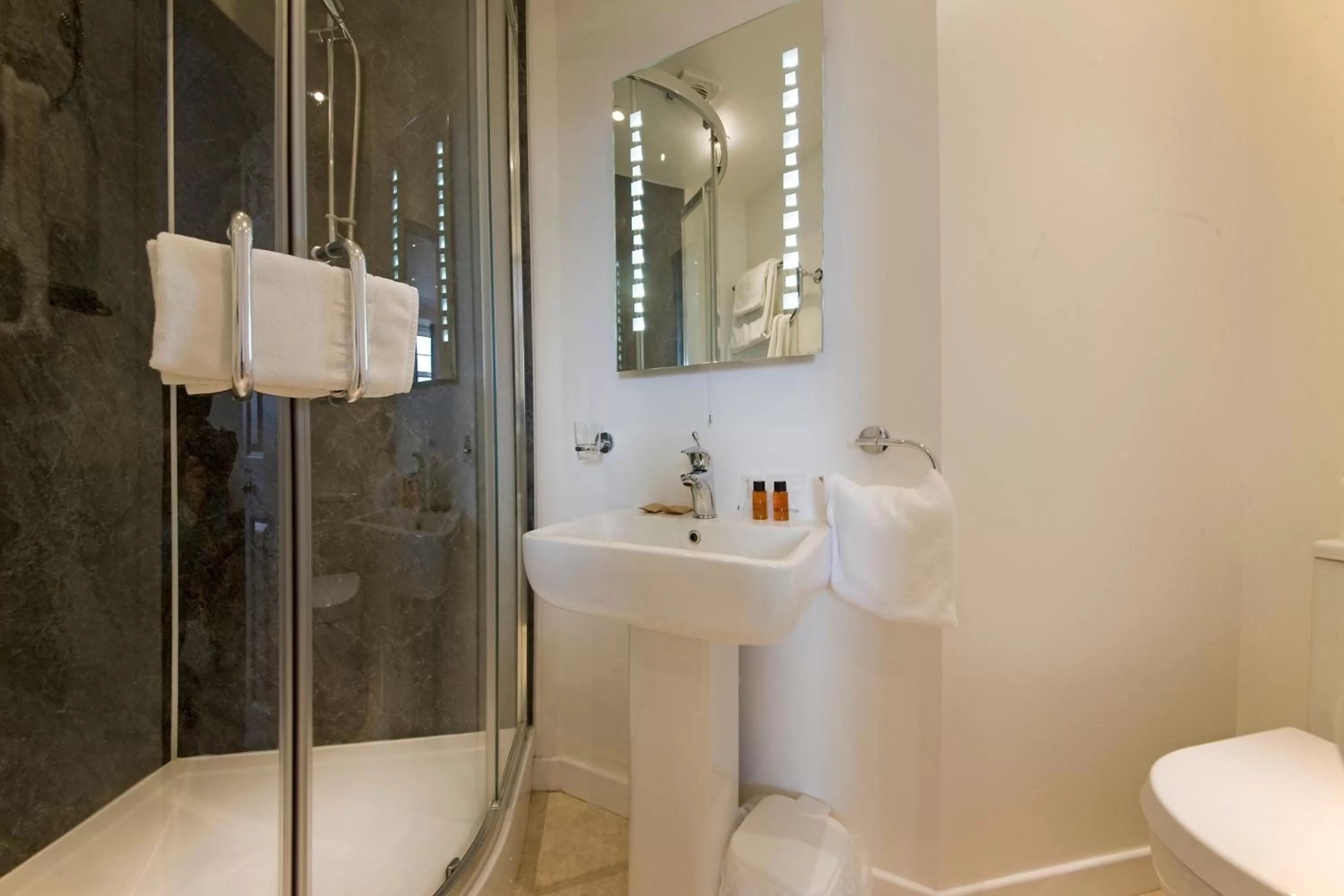 Bathroom in Falls of Lora Hotel