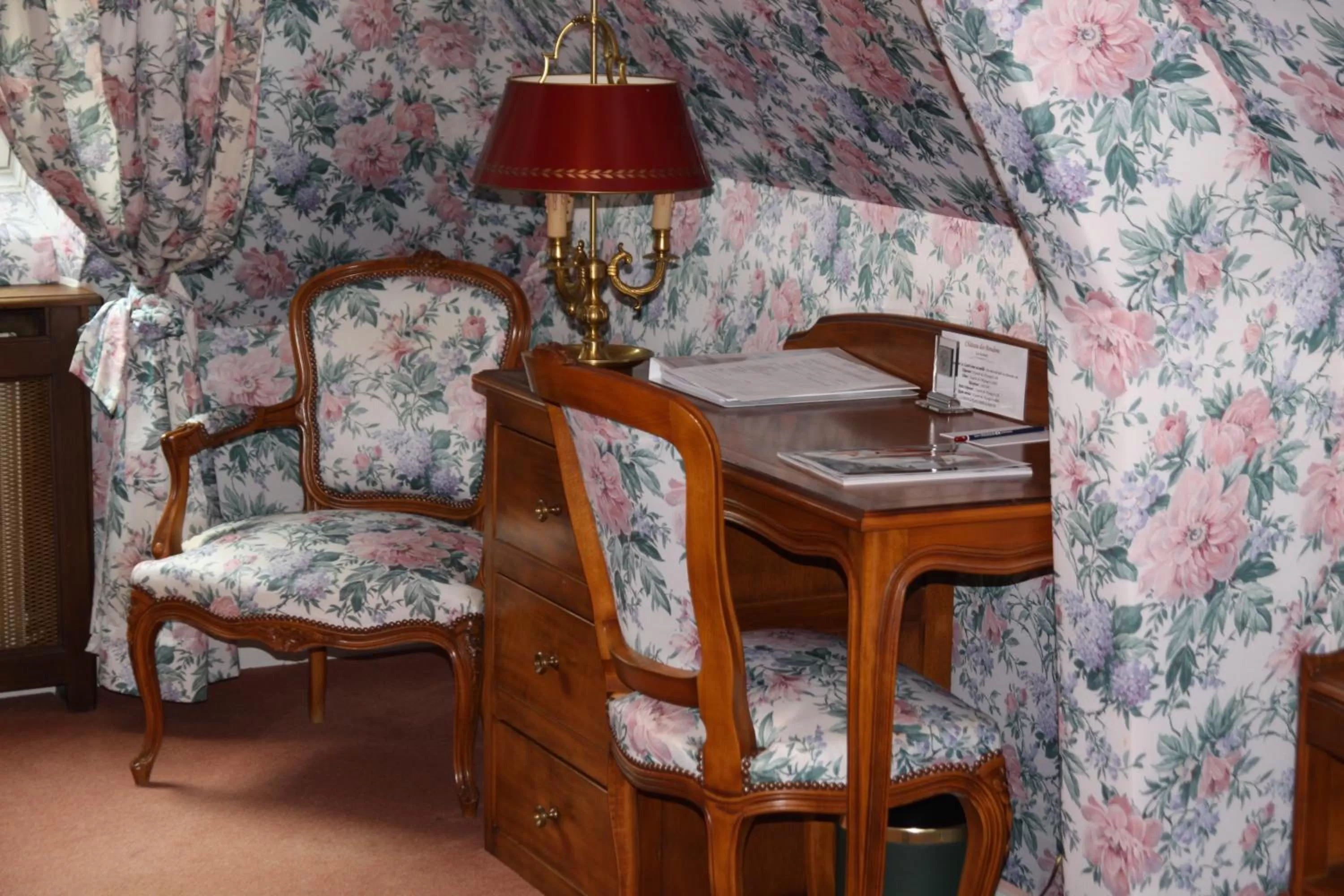 Seating area in Château Des Bondons EI