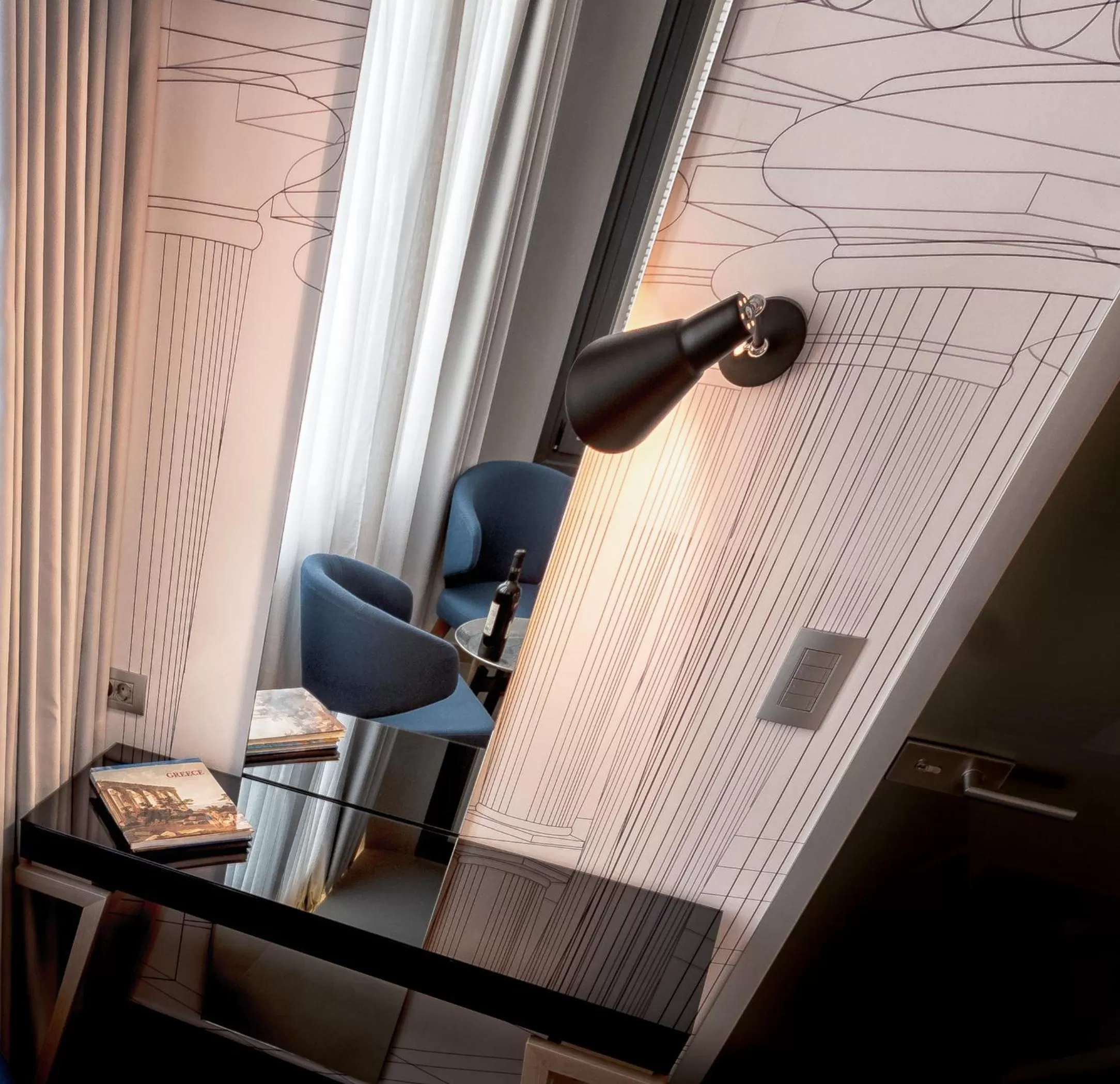 Seating area in Lavris City Suites