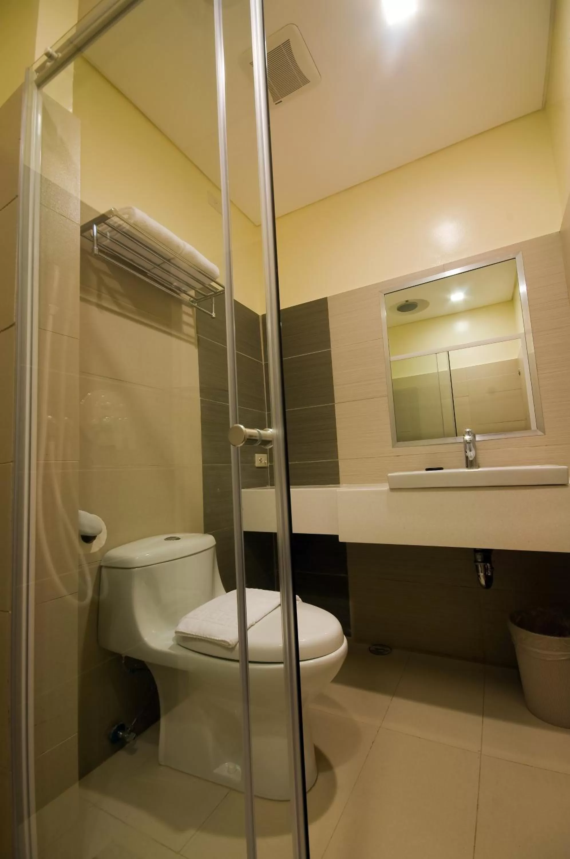 Bathroom in Go Hotels Dumaguete