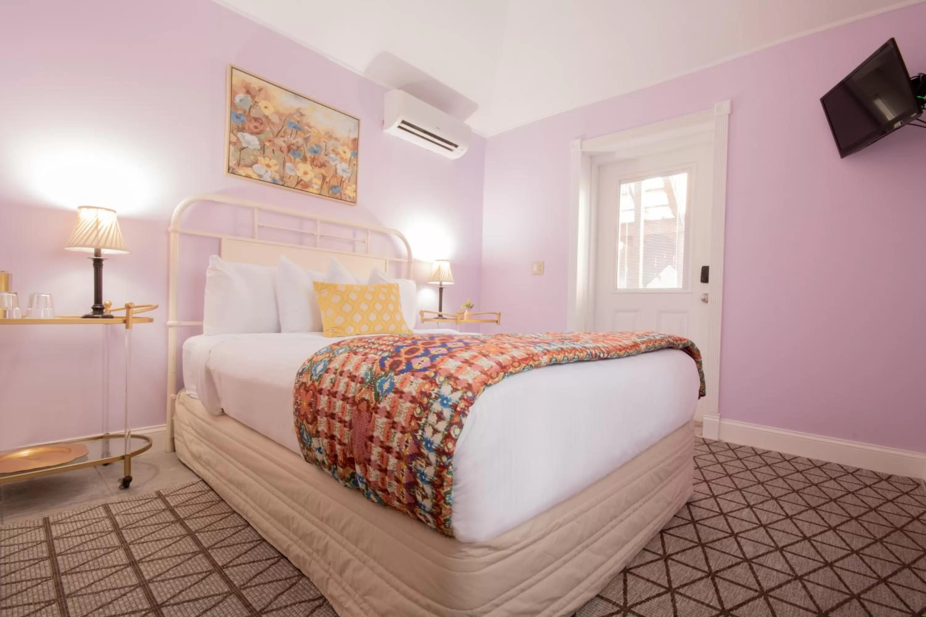 Bed in Inn on Charlotte