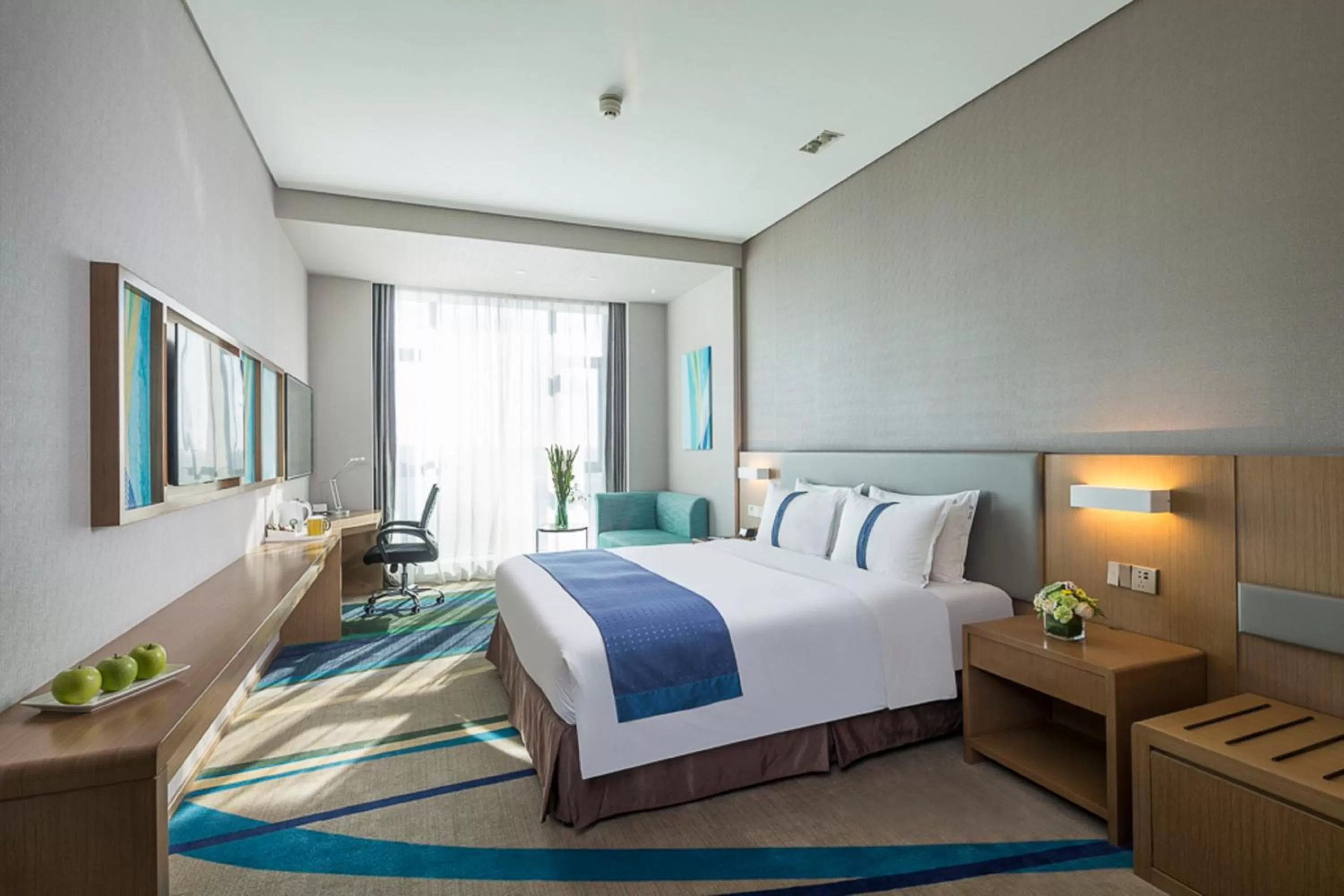 Photo of the whole room, Bed in Holiday Inn Express Hangzhou East Station by IHG