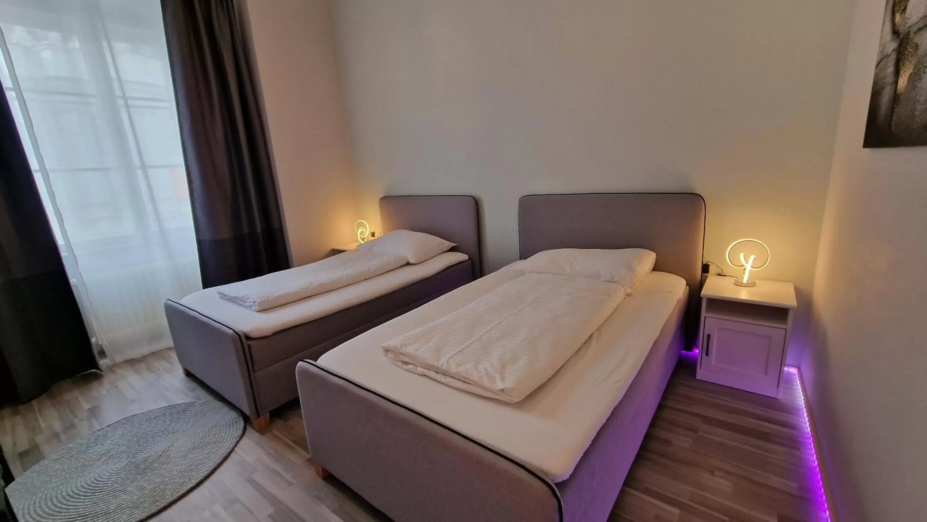 Twin Room with City View in Palais Elegance Wien Twin Room with City View in Palais Elegance Wien