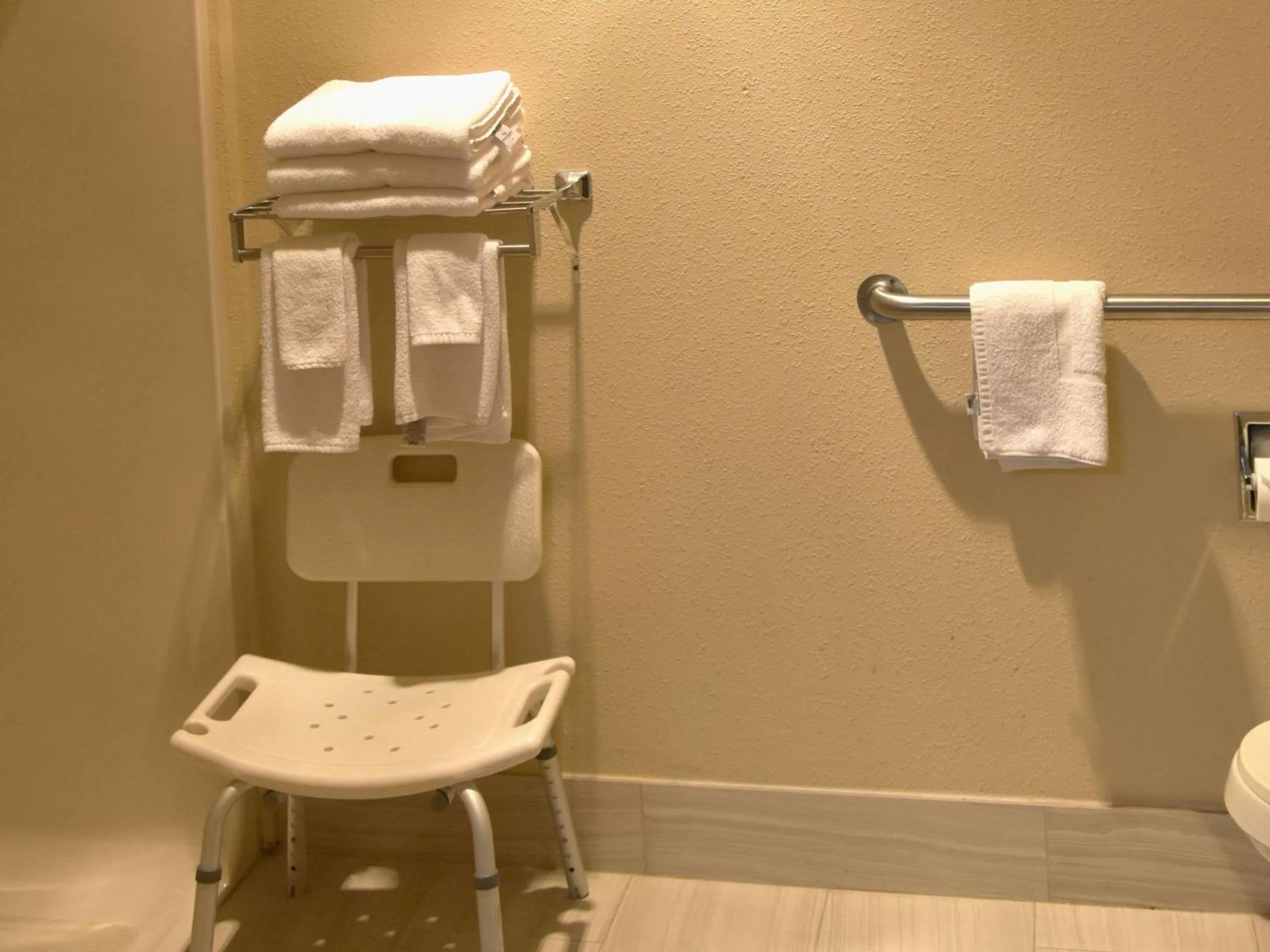 Bedroom in Quality Inn & Suites Brooks Louisville South