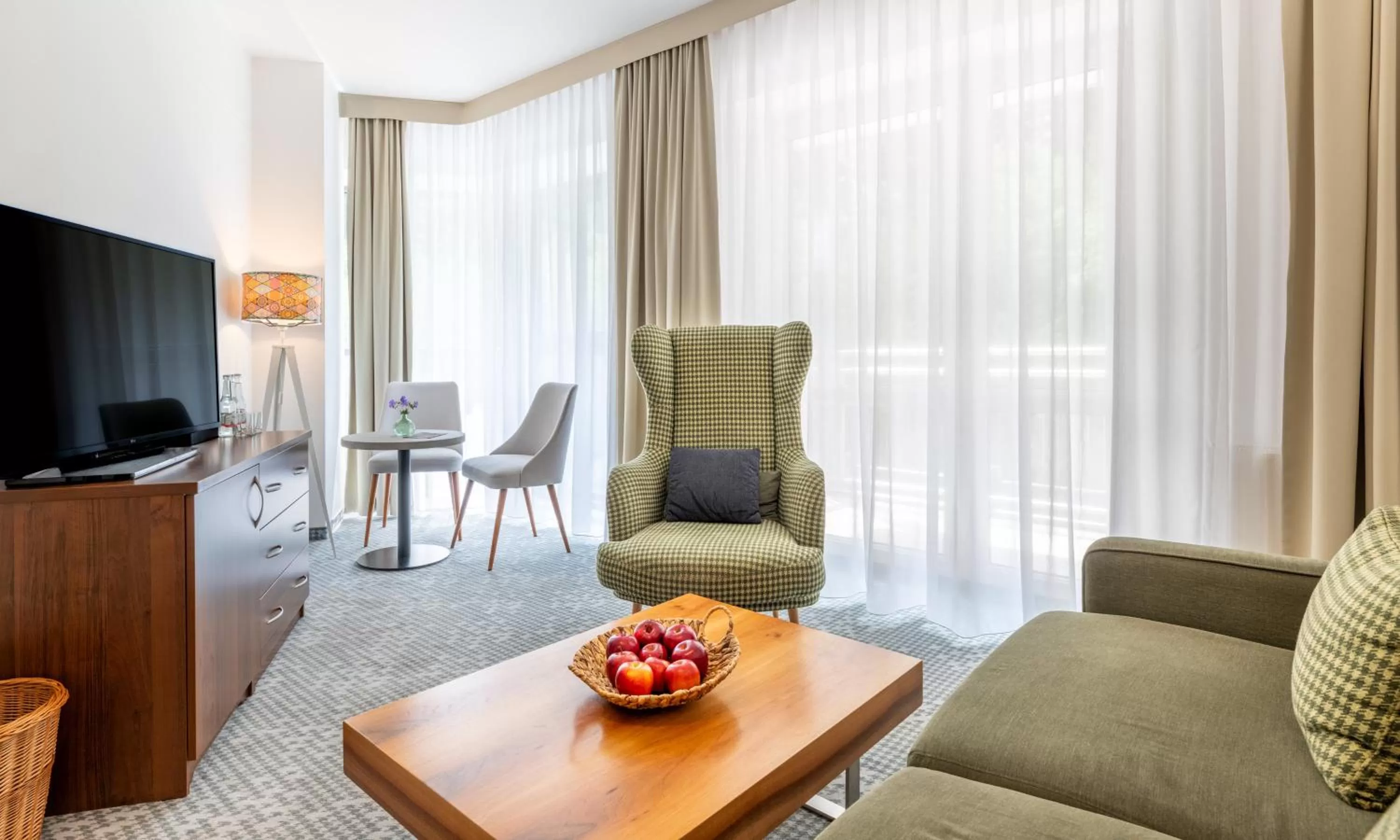 Communal lounge/ TV room in Hotel Krynica Conference & SPA