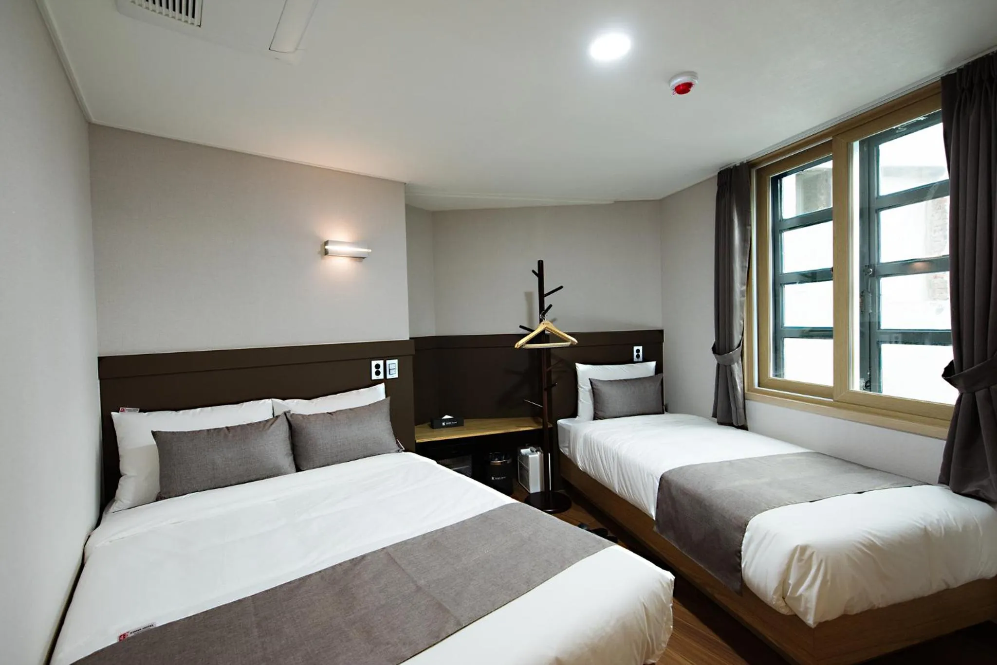 Bedroom, Bed in Ehwa In Myeongdong