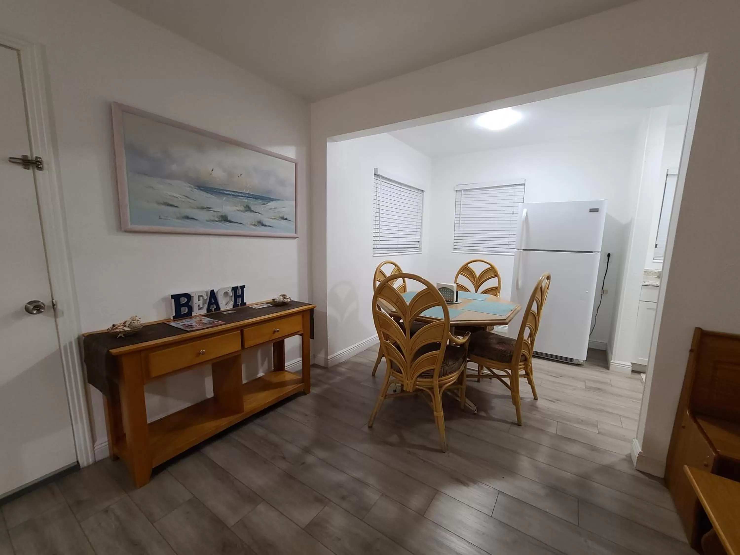 Dining area in Sun Island Motel