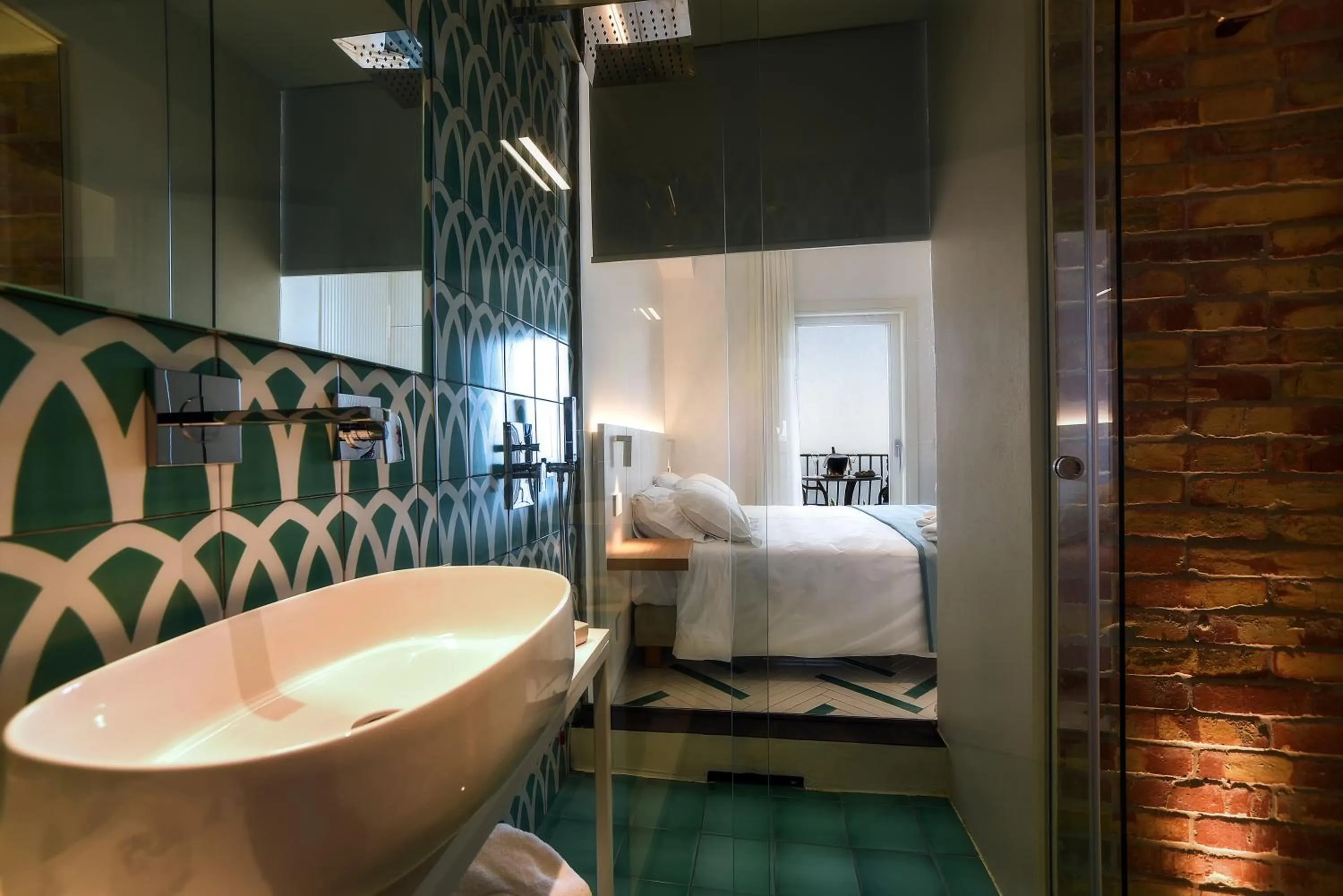 Bathroom, Bed in Hotel Graal