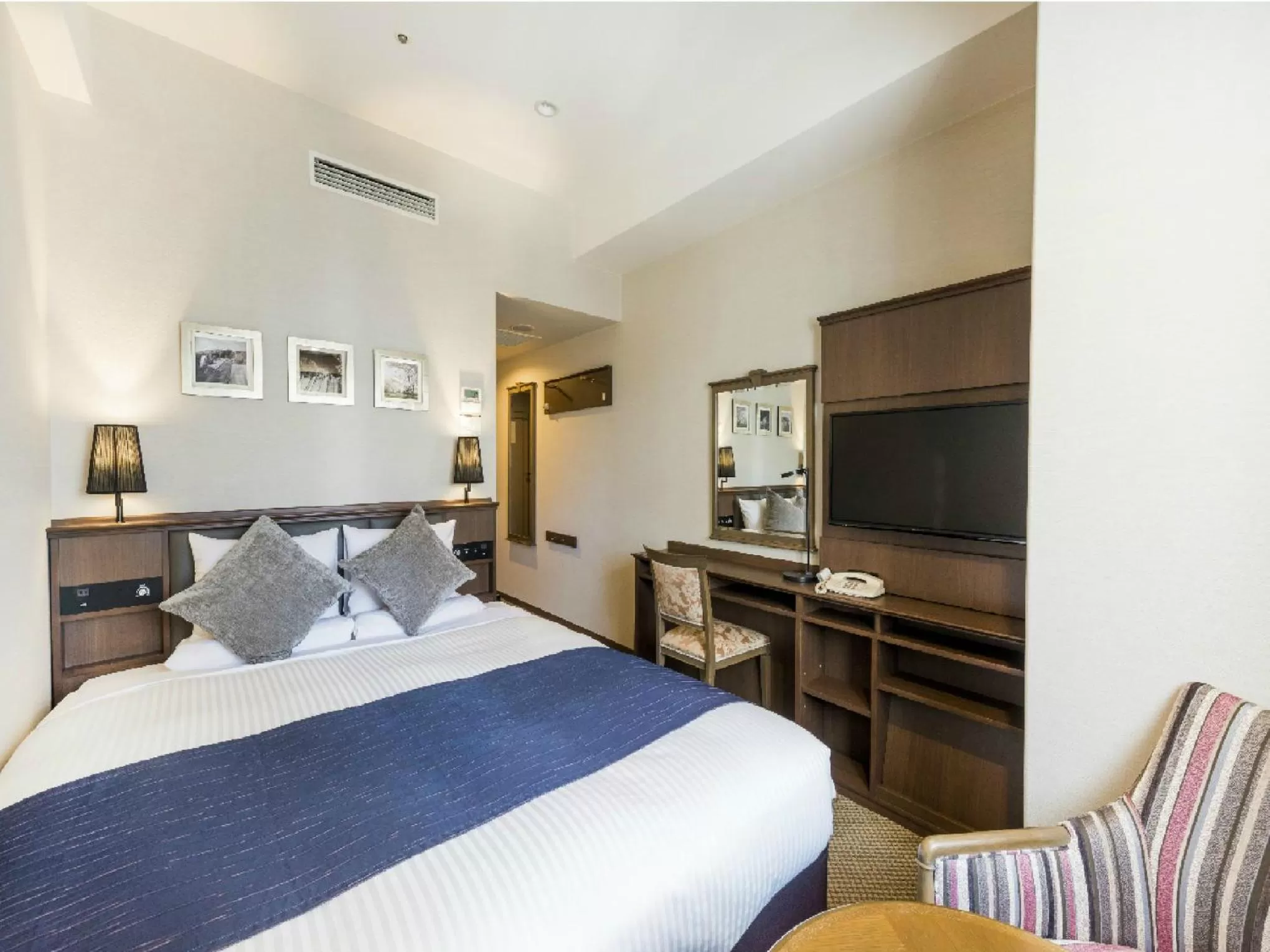 Photo of the whole room, Bed in HOTEL MYSTAYS Sapporo Aspen