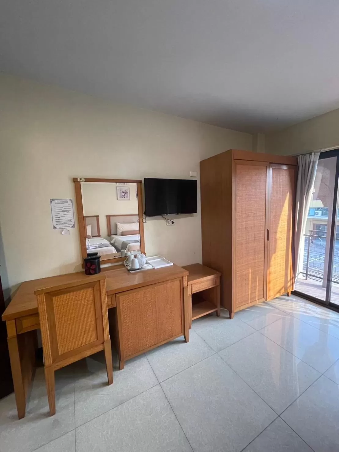 TV and multimedia in Babylon Residence Inn pattaya