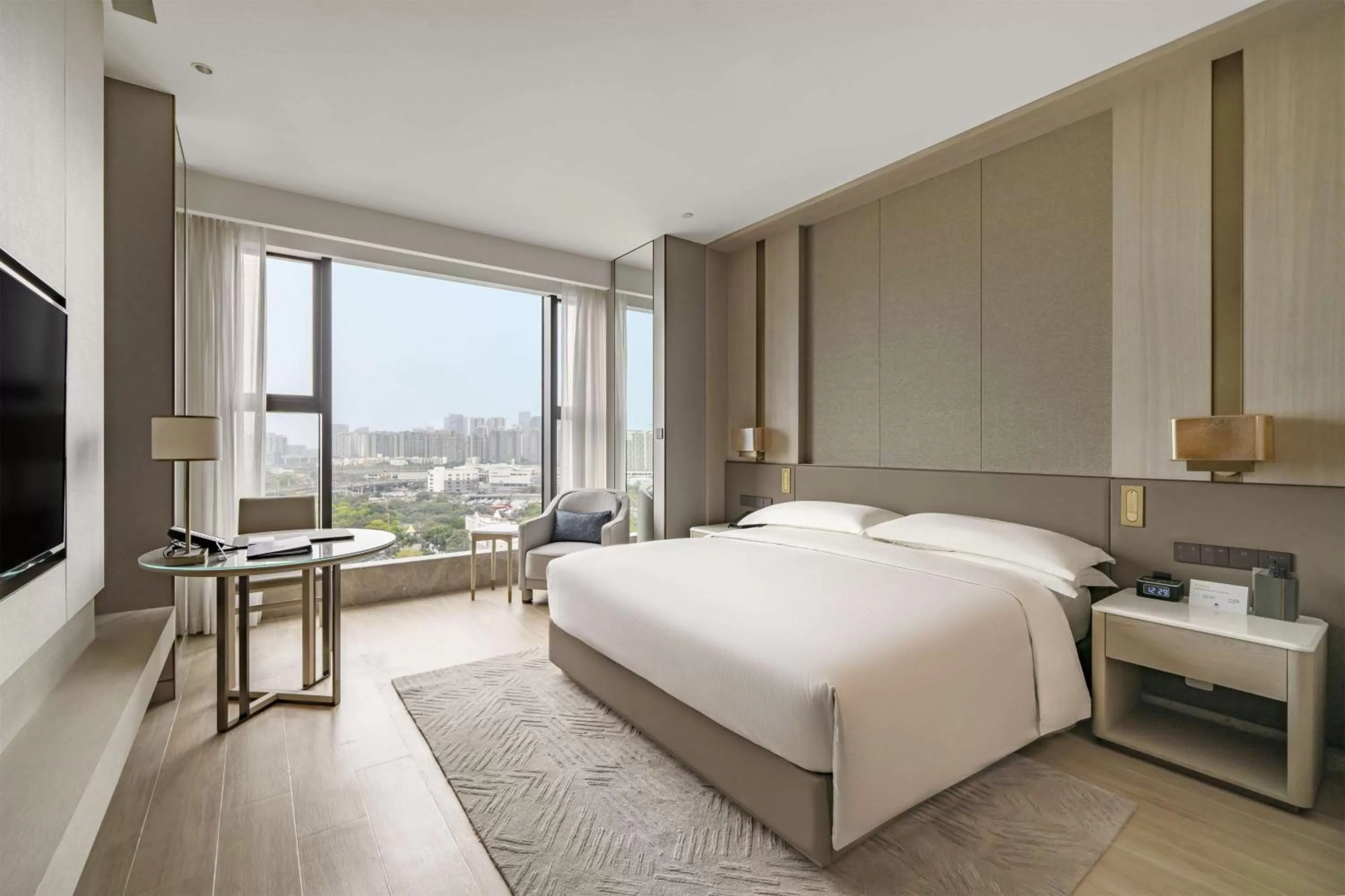 Bedroom, Bed in DoubleTree By Hilton Shenzhen Nanshan Hotel & Residences