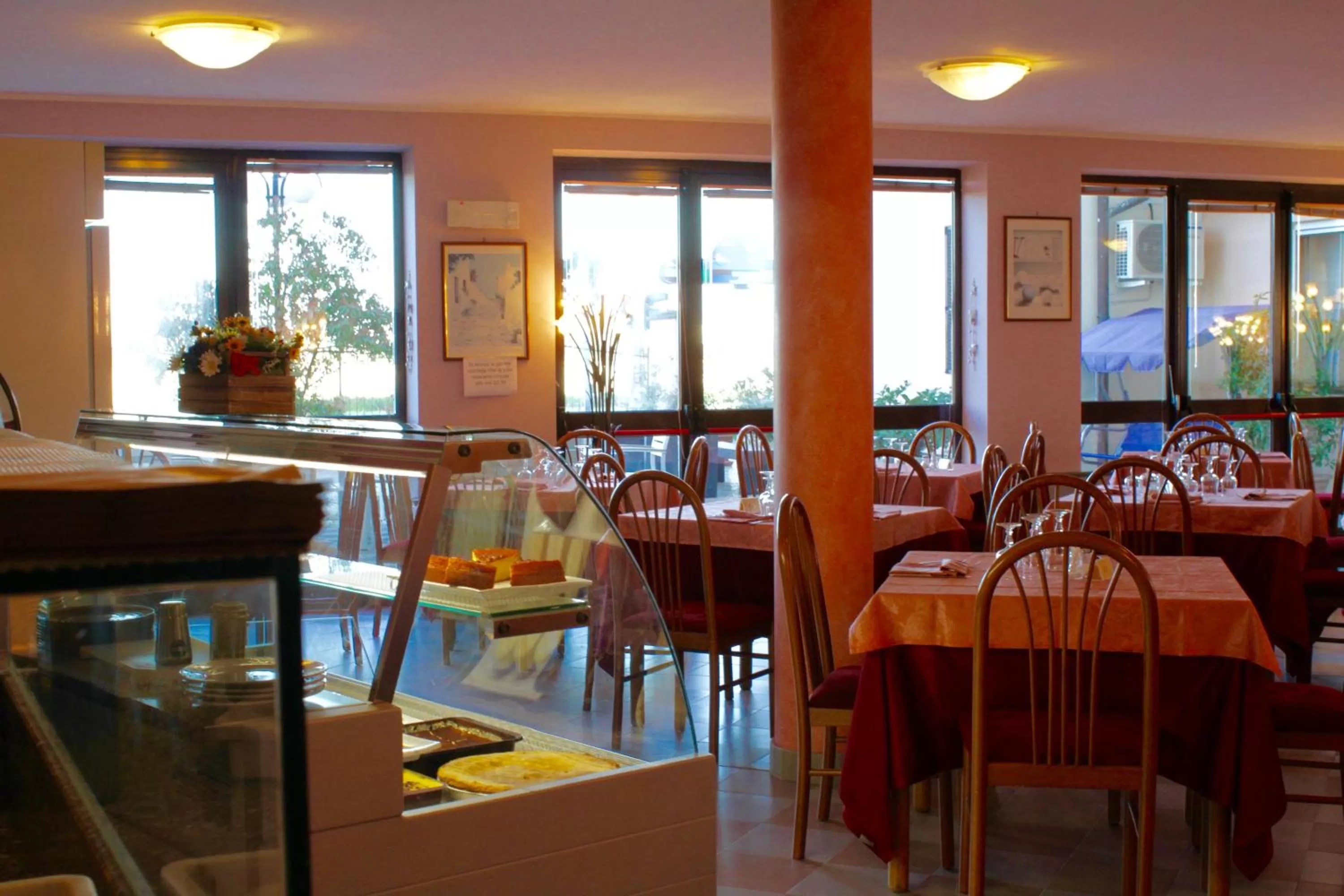 Restaurant/places to eat in Hotel Monumento