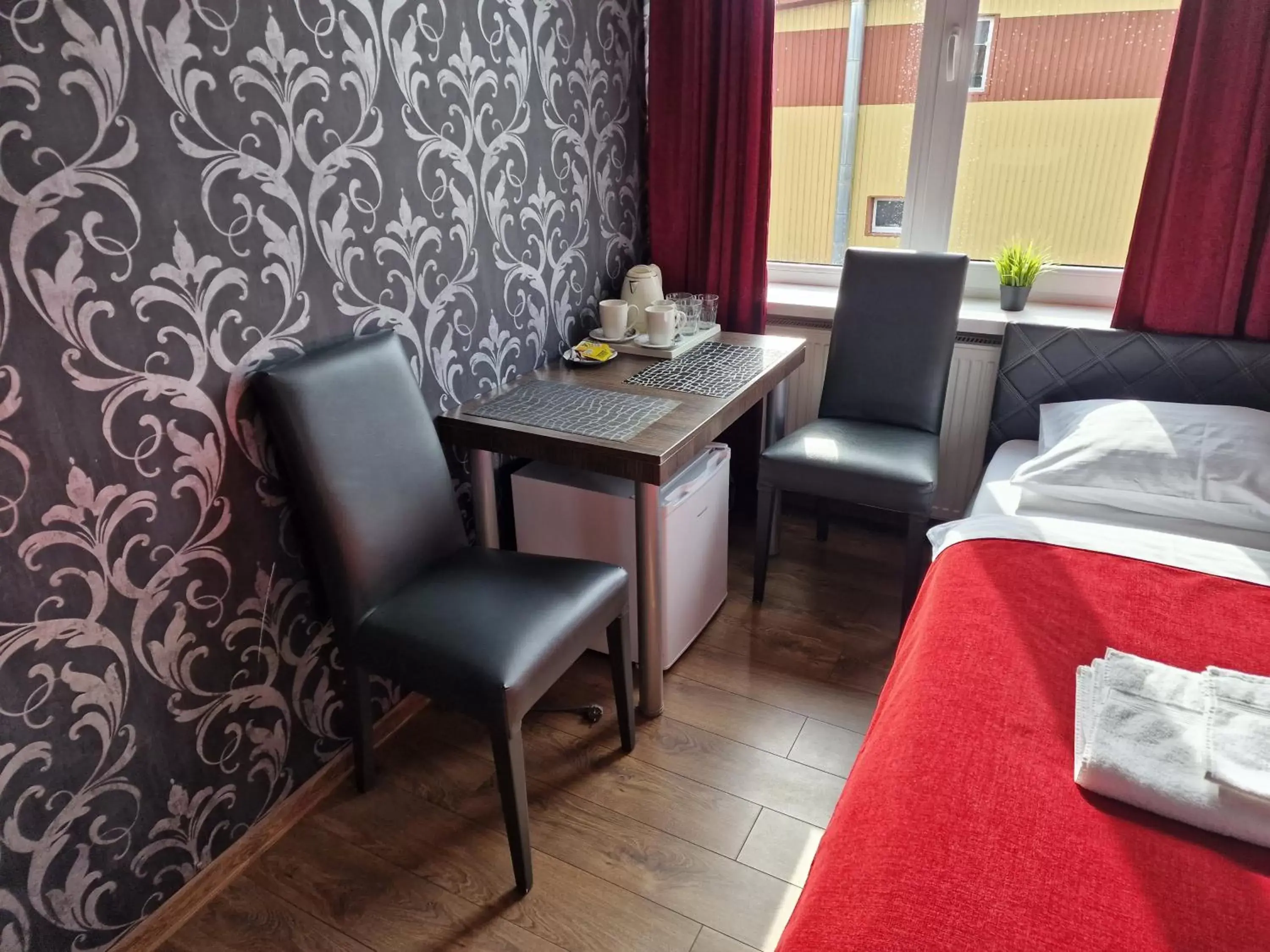 Double or Twin Room with Bathroom in KALIDA Rooms for rent Double or Twin Room with Bathroom in KALIDA Rooms for rent